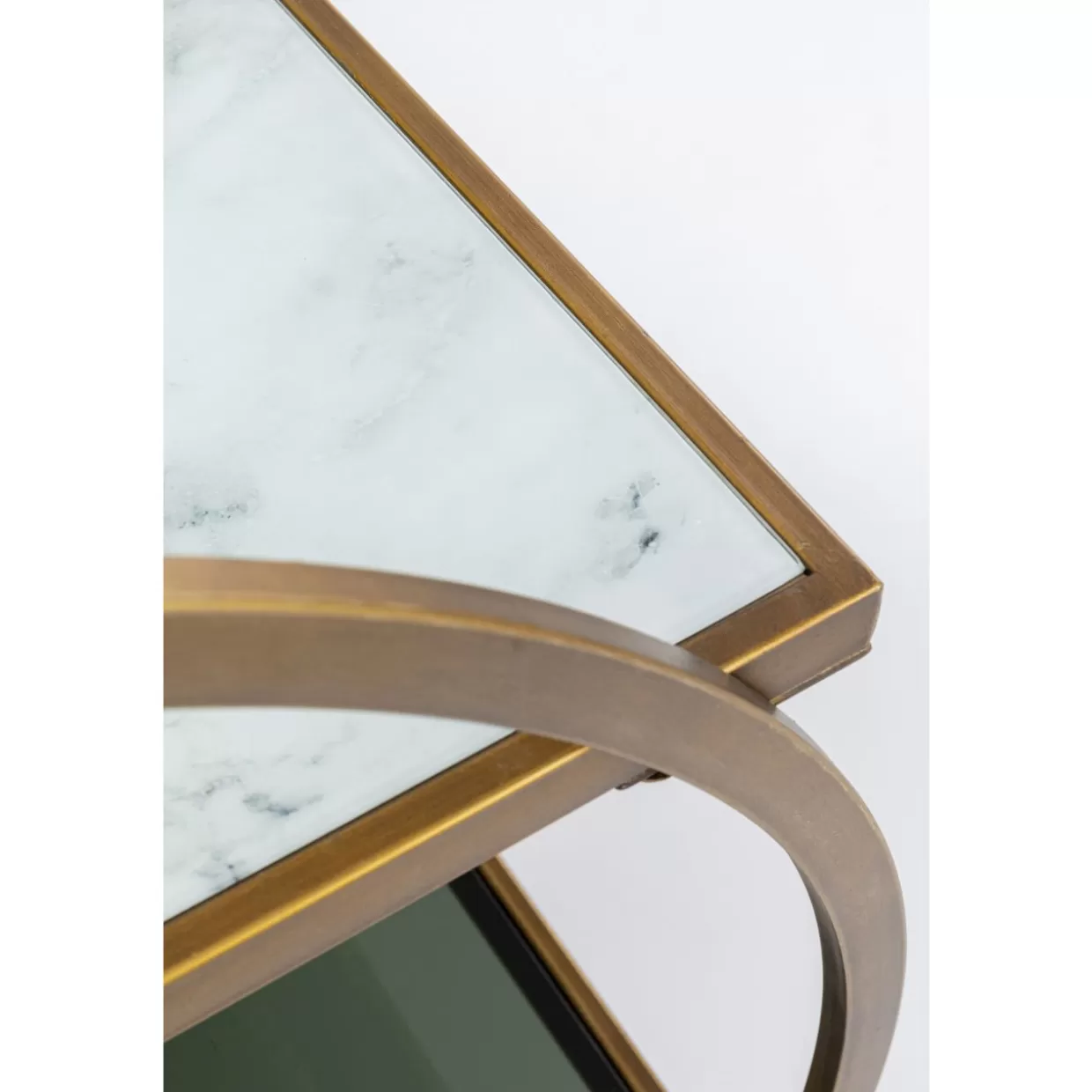 Carrelli portavivande e tavoli industriali KARE Design - Finiture in ottone per ambienti loft ricercati