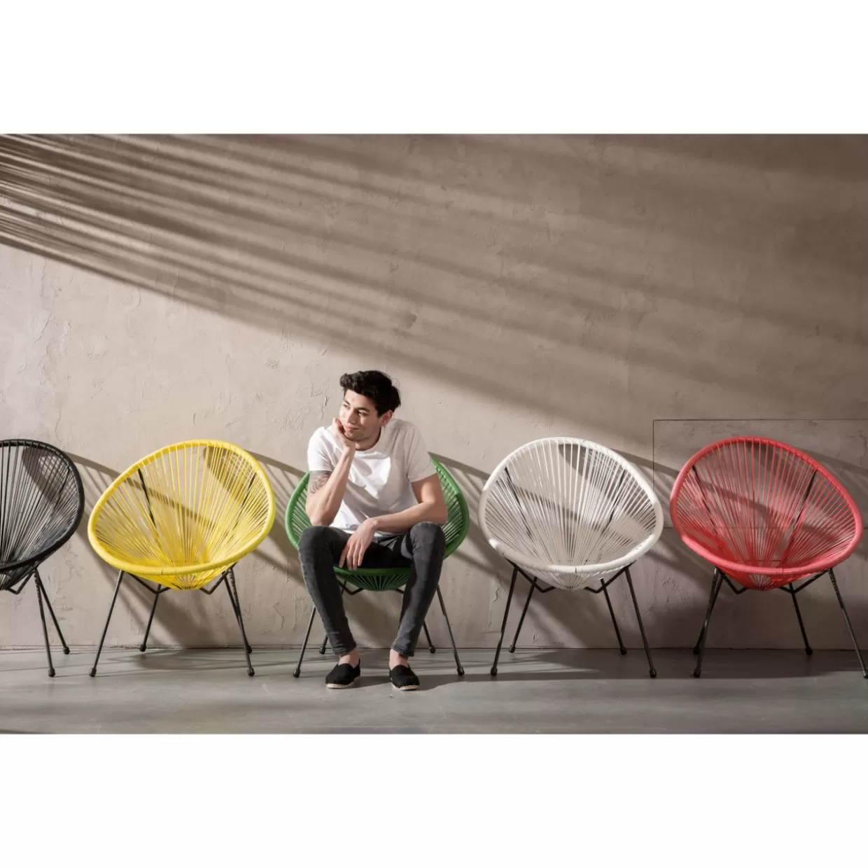 Poltrona Acapulco Verde Smeraldo - Arredo da Esterno Iconico KARE Design 

(Rilassati all'aperto con lo stile mid-century rivisitato)