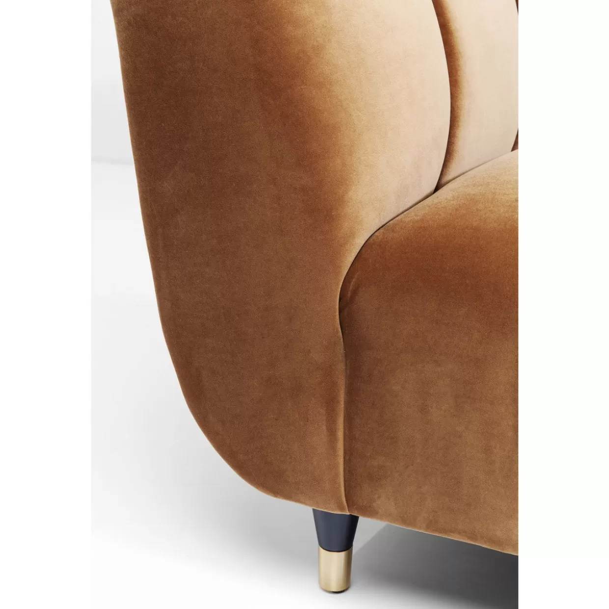 KARE Design - Poltrona Spectra con Rivestimento Premium e Struttura Ergonomica