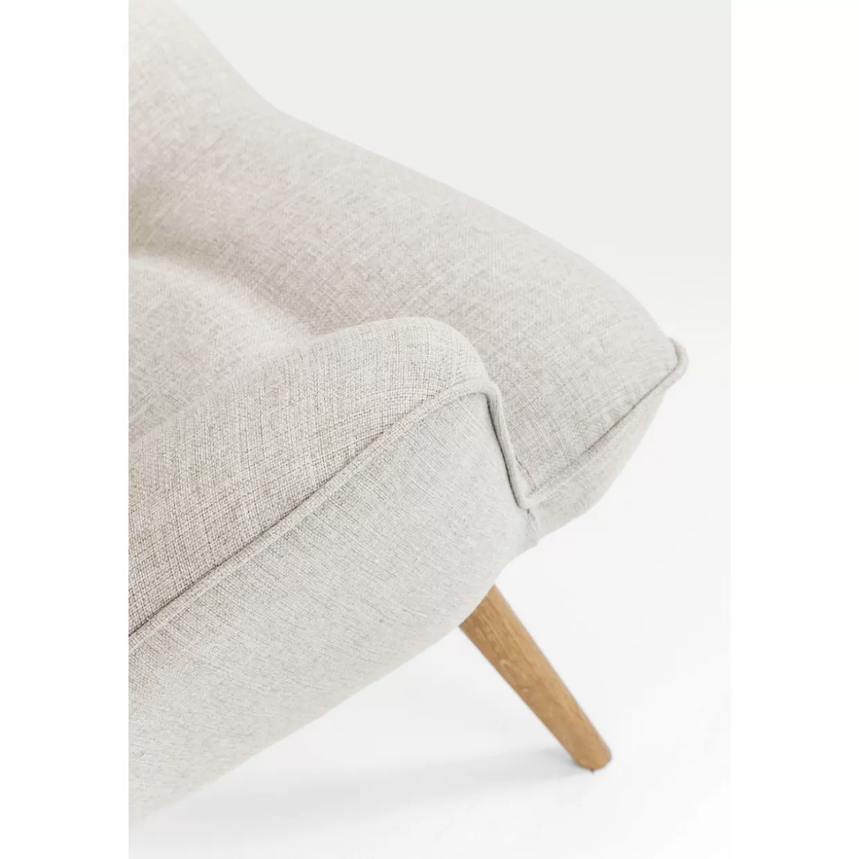 Poltrona Vicky Design Accogliente - Rivestimento in Lino Ecru  
Ideale per il soggiorno moderno | Struttura Leggero con Braccioli Avvolgenti  
KARE Collezione 2024 - Tonalità Naturale con Dettagli Artigianali