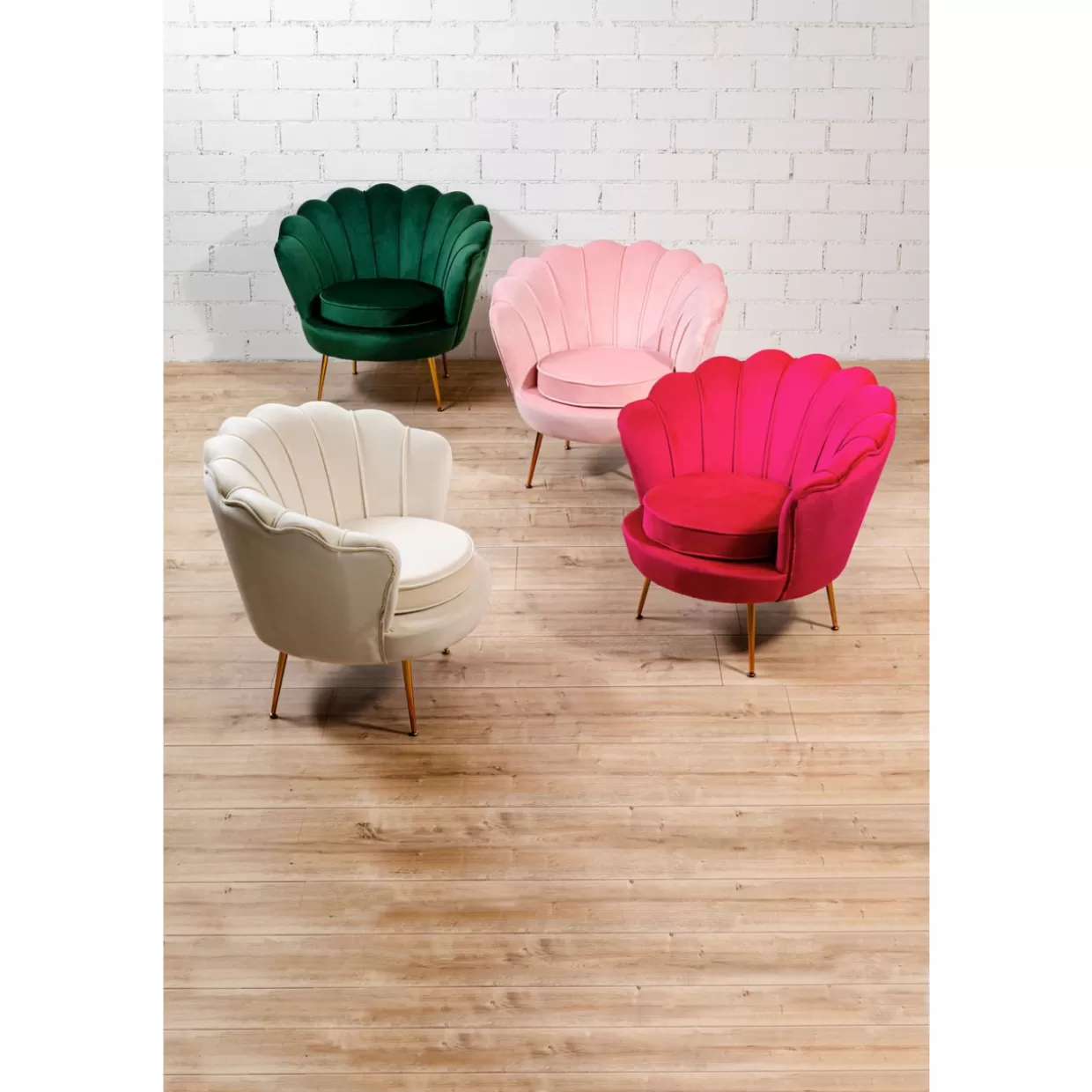 Poltrona KARE Design Elegante - Water Lily in Tonalità Loto Beige per Arredamento Moderno