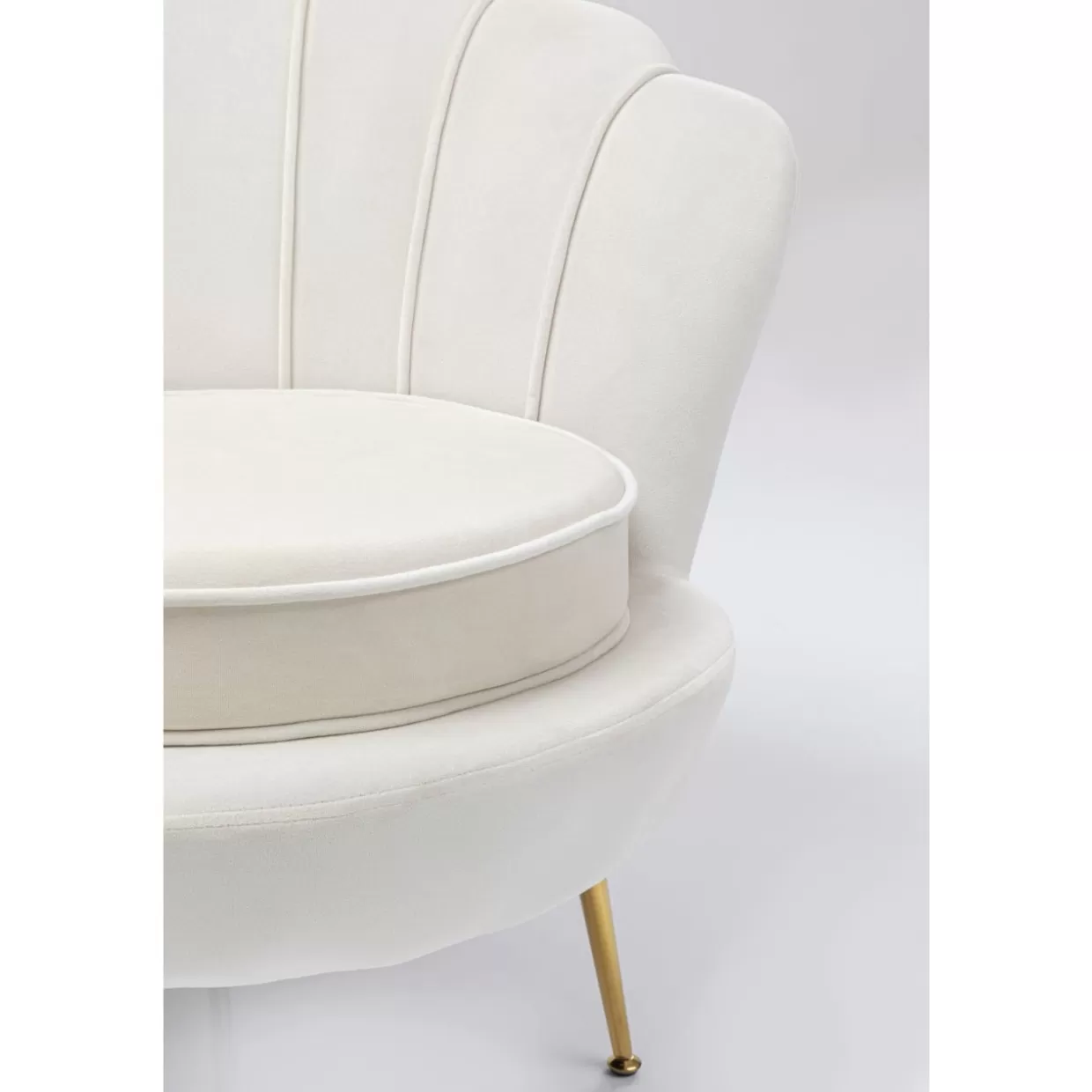 Poltrona KARE Design Elegante - Water Lily in Tonalità Loto Beige per Arredamento Moderno