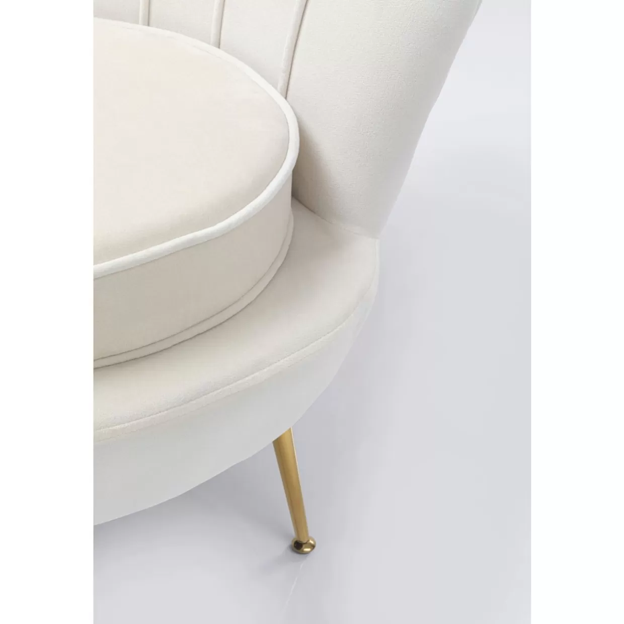 Poltrona KARE Design Elegante - Water Lily in Tonalità Loto Beige per Arredamento Moderno
