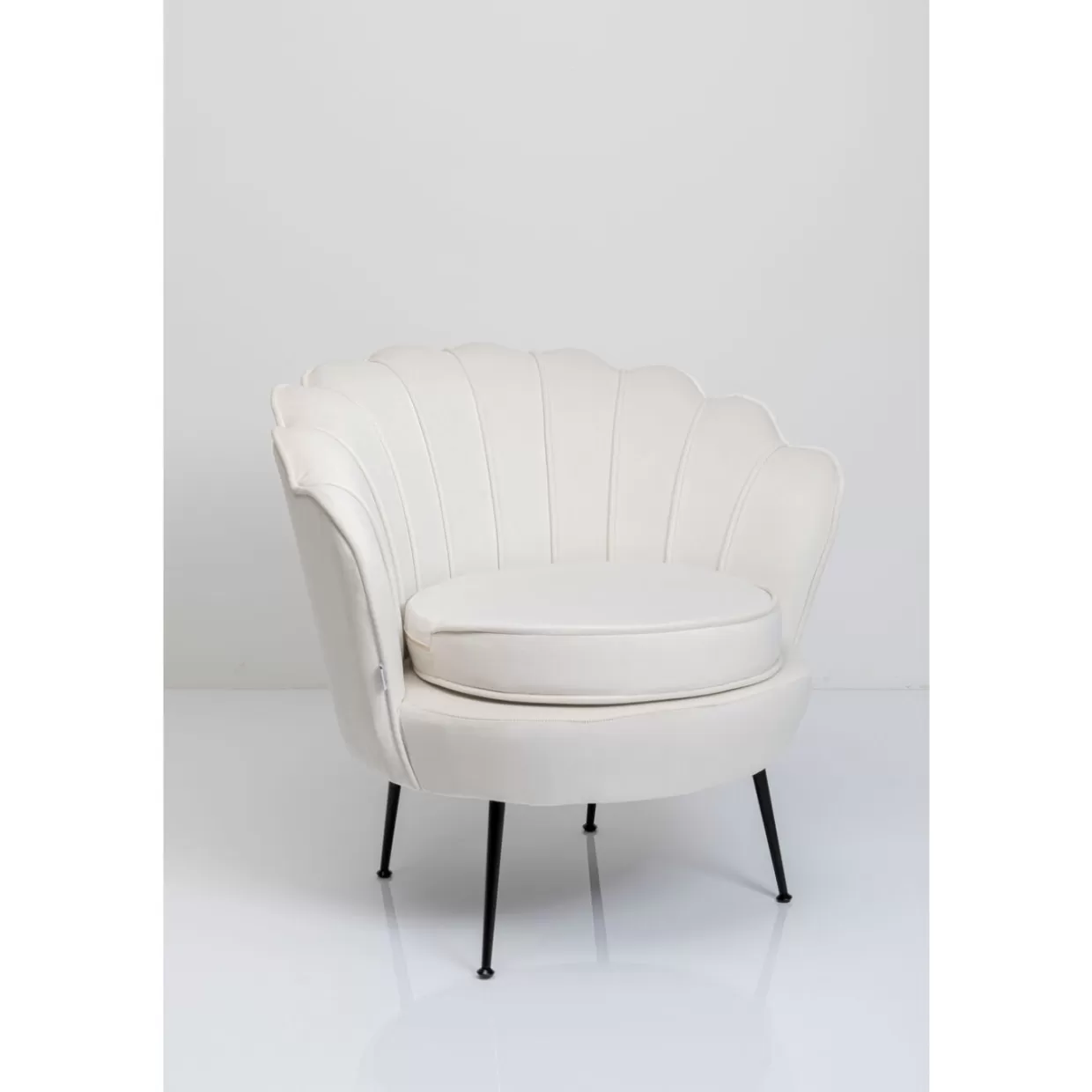 Poltrona Ninfea Nero-Beige con rivestimento in tessuto geometrico - Design ergonomico per soggiorno contemporaneo | Collezione esclusiva KARE