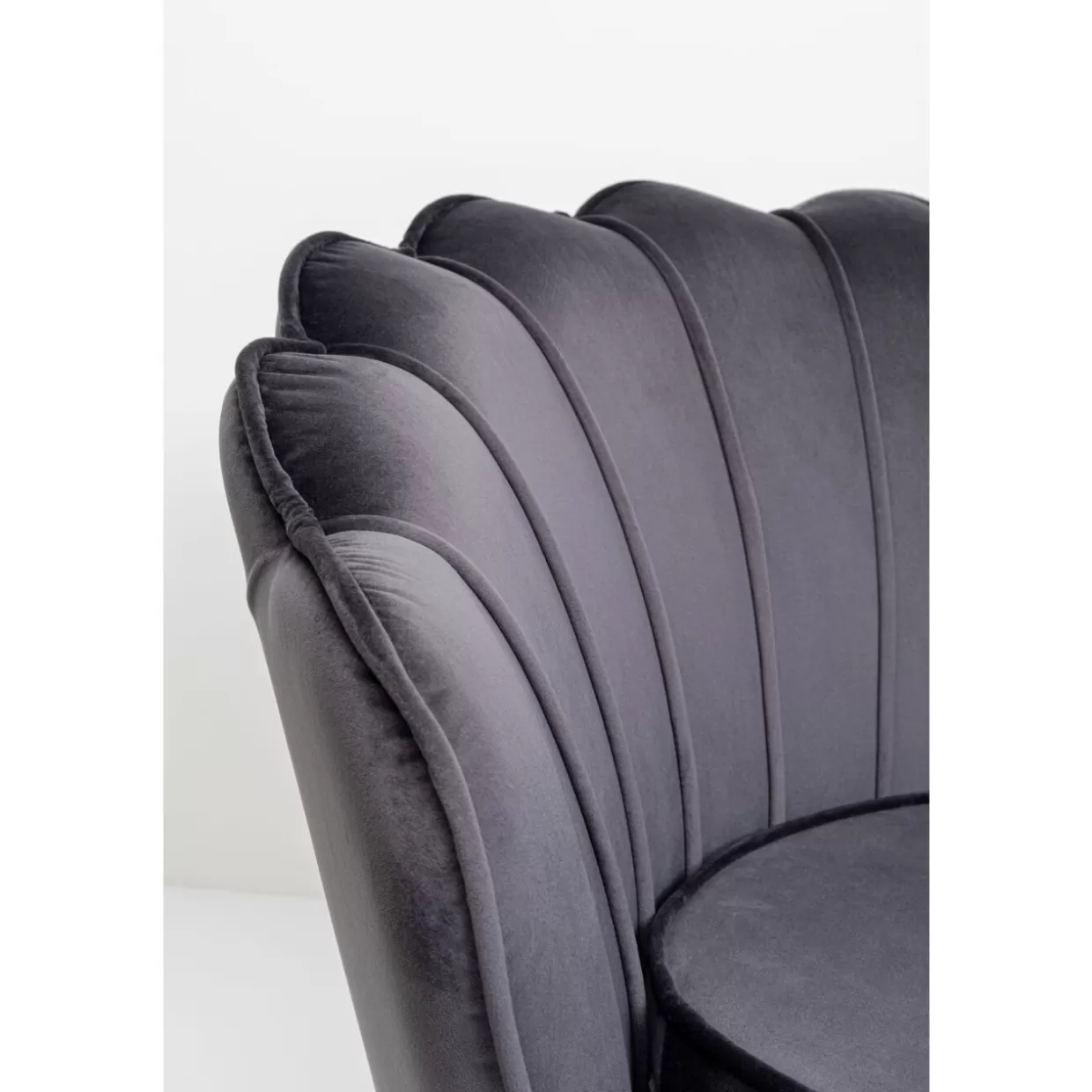 KARE Design: Poltrona Water Lily in Tonalità Grafite - Eleganza Avvolgente per il Tuo Salotto 

(：