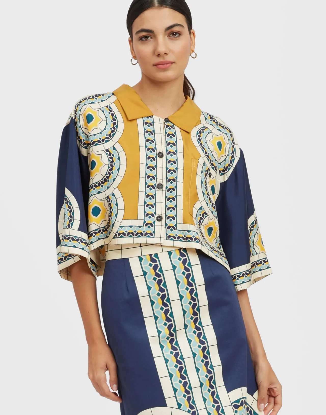In Offerta: Camicia Corta La DoubleJ - Mudejar Placé in Tessuto Twill Seta, Blu Cobalto con Design Esclusivo e Confezione Premium