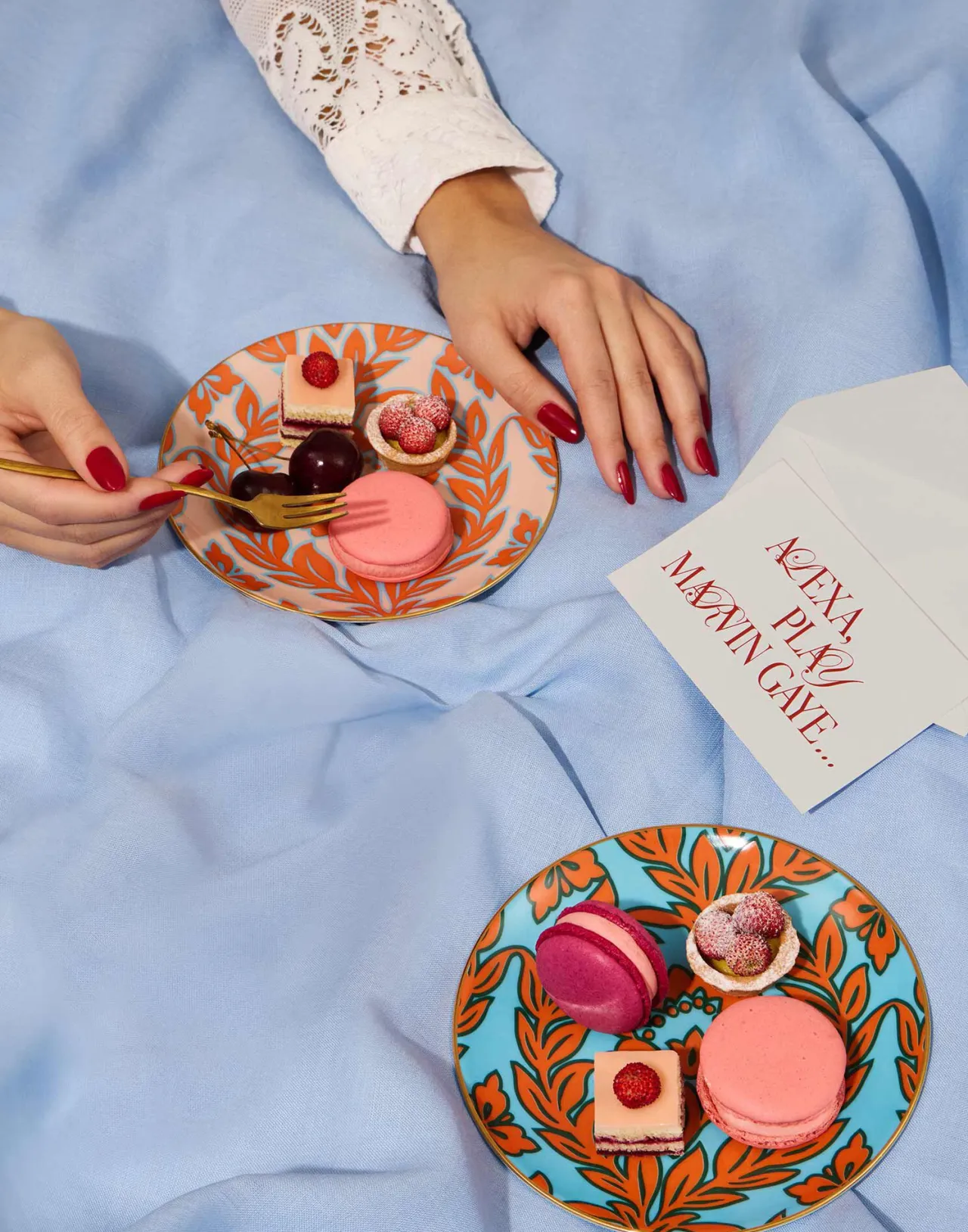 Set di 2 Piattini Decorativi La DoubleJ - Turchese con Motivo Floreale Rosa in Porcellana | Prezzo Conveniente