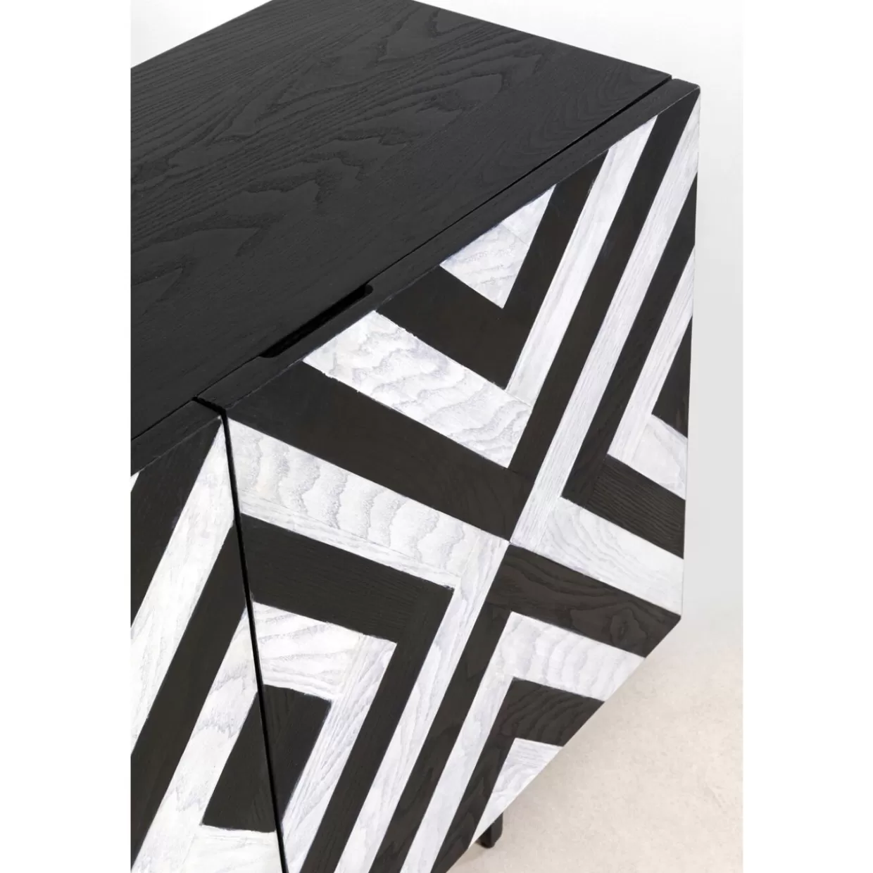 Credenza Moderna Stile Polare KARE Design - Mobile Contenitore 160x75 cm con Ante Lucide e Gambe Metalliche, Soluzione Elegante per Soggiorno o Ingresso