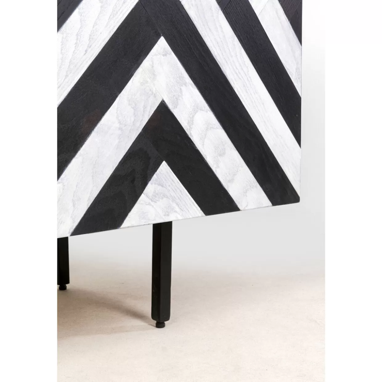 Credenza Moderna Stile Polare KARE Design - Mobile Contenitore 160x75 cm con Ante Lucide e Gambe Metalliche, Soluzione Elegante per Soggiorno o Ingresso