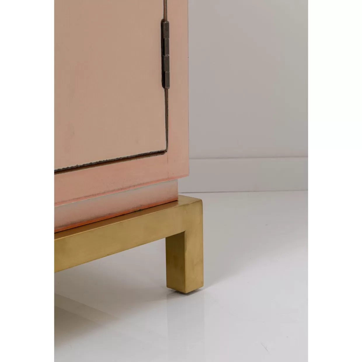 Credenza Disco Rosa con Design Funzionale - Mobile Soggiorno Moderno KARE | Ampio Cassettiera e Soluzioni di Archiviazione Creativa