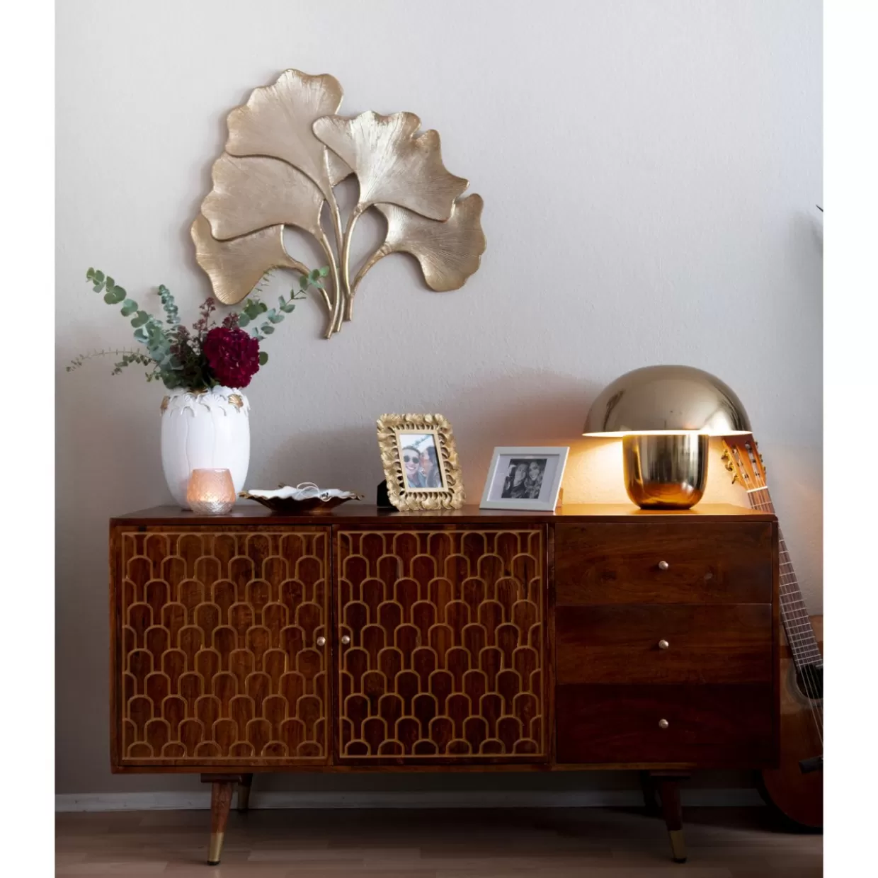Credenze Moderne KARE Design e Comò Eleganti | Linea Muscat per Arredamento con Stile  

Credevo che questa versione potesse funzionare meglio, ma forse dovrei aggiungere più dettagli... Aspetta, devo assicurarmi che non sembri generico. Meglio specificare il tipo di design? Sì, proviamo così:

Credenza Muscat KARE Design con Rivestimento Lucido - Comò Contemporanei per Soggiorno Moderno  

No, forse è troppo lungo. Devo bilanciare le parole chiave con la naturalezza. Ultimo tentativo:

Comò e Credenze Firmati KARE | Collezione Muskat - Mobili Design con Rivestimento Effetto Noce