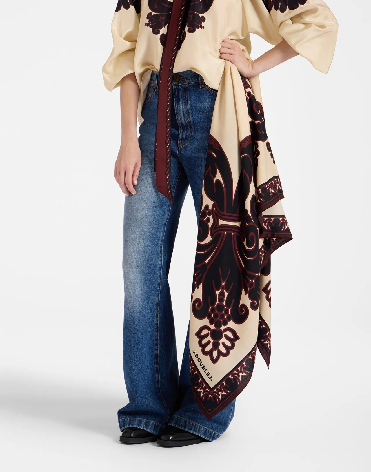 Elegante Foulard in Seta e Lana La DoubleJ - Stile Corsini Placé Crema, Lusso senza Tempo