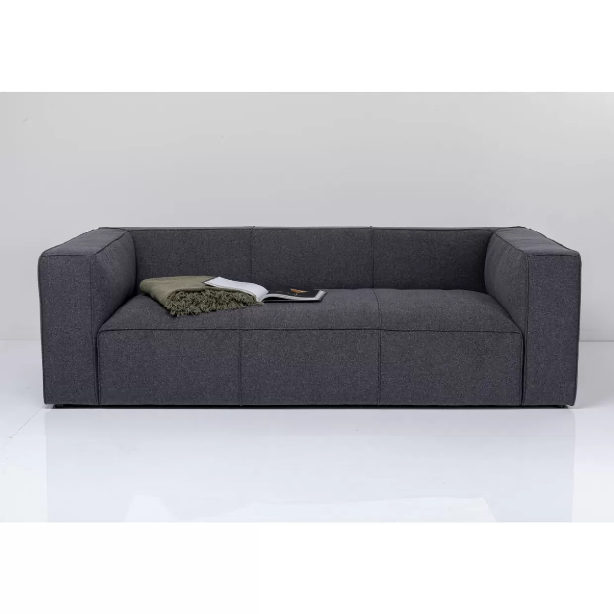 KARE Design Cubetto - Divano Elegante 3 Posti Grigio Antracite, 220 cm per Soggiorno Moderno 

：

Divano Moderno Cubetto 3 Posti KARE Design - Grigio Antracite, Larghezza 220 cm, Confortevile per Salotto 

：
Ampio divano KARE Cubetto in tessuto grigio antracite - 3 posti relax 220 cm, design contemporaneo per la tua casa