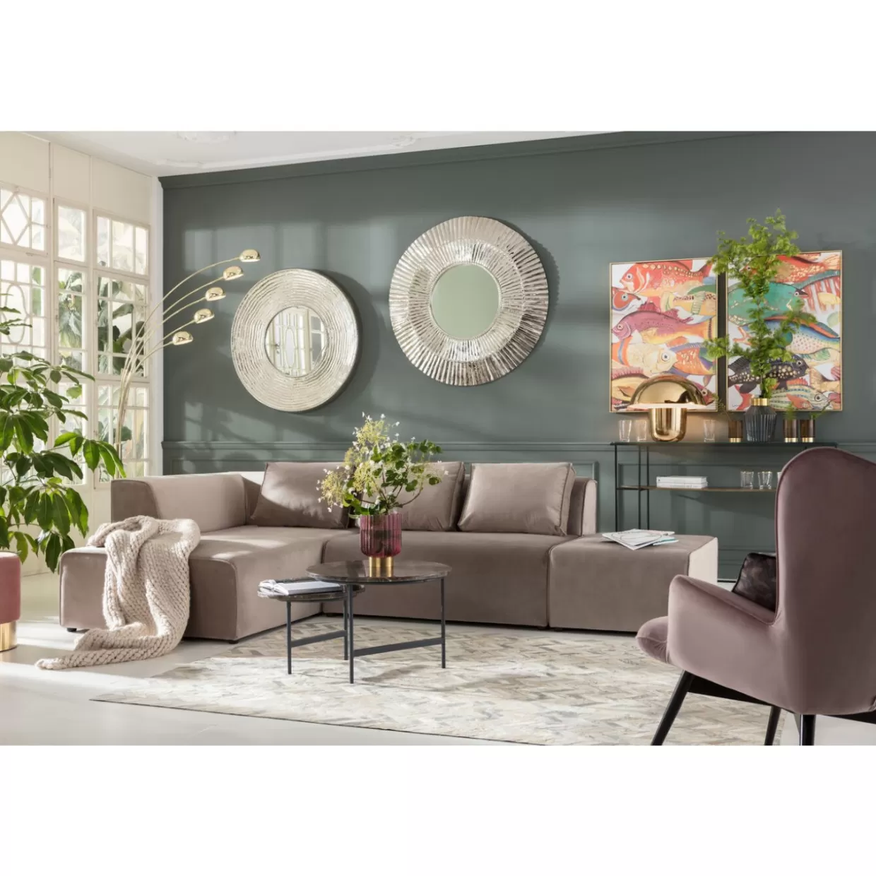 Divano Infinity di KARE Design - Lussuoso due posti rivestito in morbido velluto taupe con dettagli eleganti