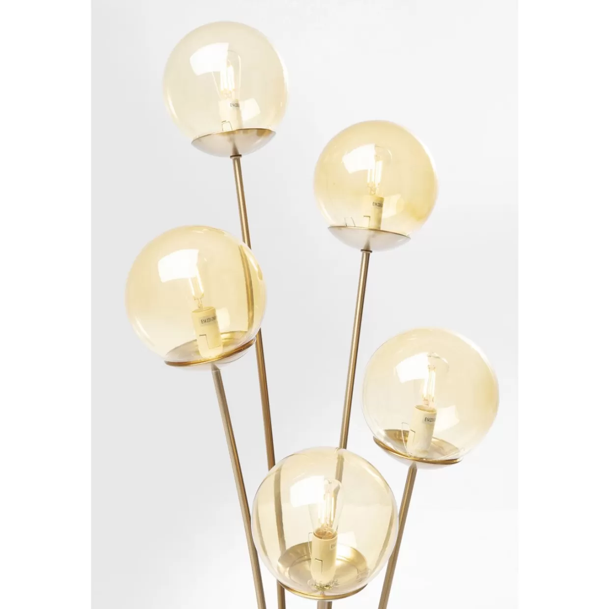 Lampada a stelo Five Balls con sfere sospese - Design contemporaneo in ottone dorato e vetro ambra per interni | Collezione esclusiva KARE