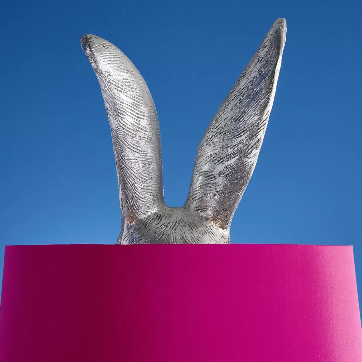 Lampada da Terra Elegante Coniglietto Segreto - Design Moderno con Tonalità Magenta Vibrante | Collezione KARE