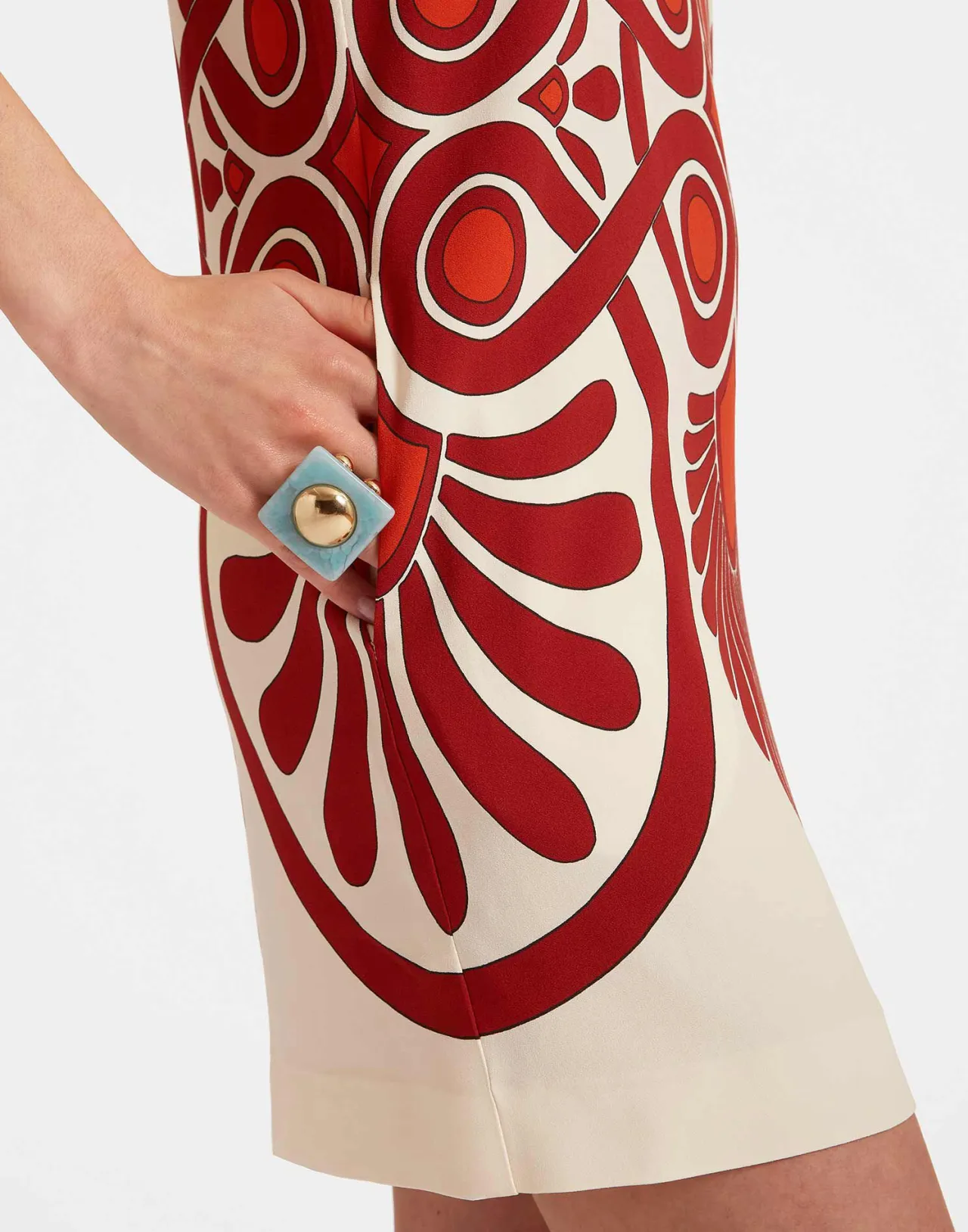 Tunica in Satin Envers La DoubleJ - Ricamo Medaglione e Design Elasticizzato, Colore Crema con Finiture Pregiate