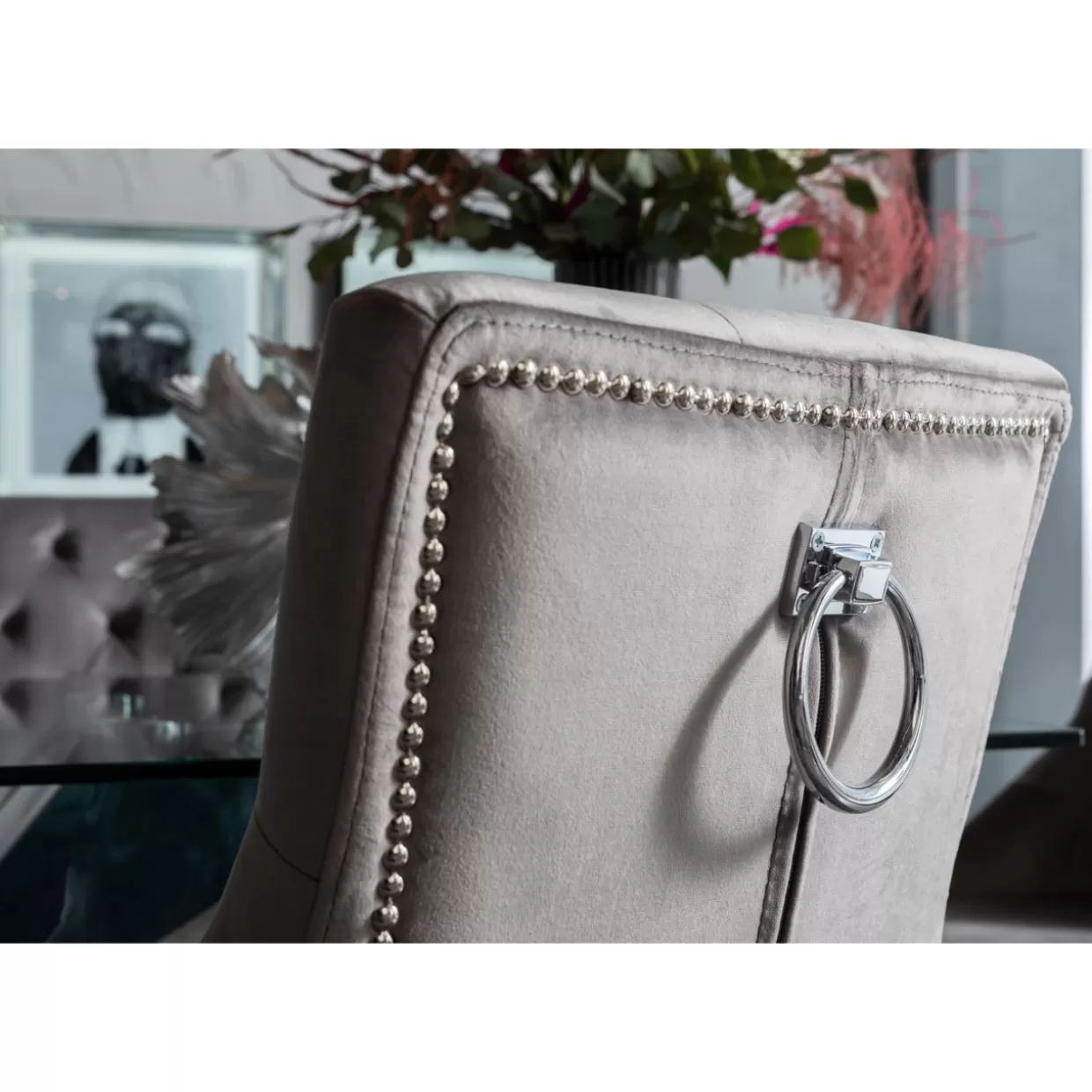Sedia Principessa in Velluto Grigio Cenere - Design Avvolgente KARE per Salotto Moderno
