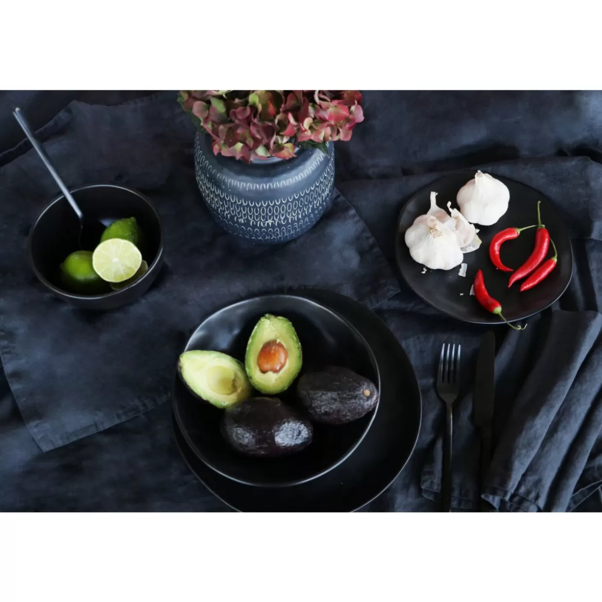 KARE Design Stoviglie Eco-Chic - Piatto Nero Biologico 20 cm con Linee Minimaliste per Tavole Moderne