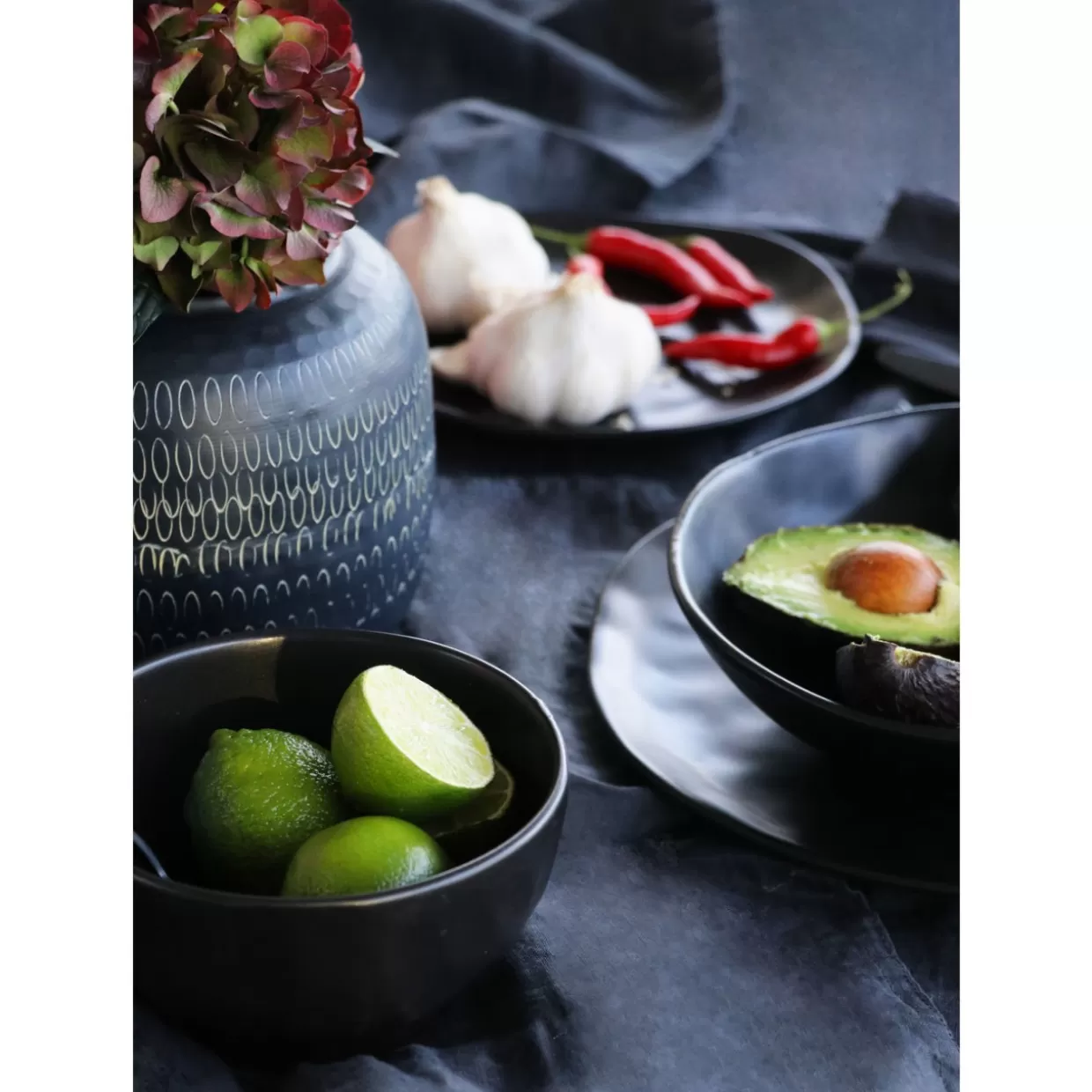 Piatto Fondo Nero Organico | Design Essenziale per Tavola Moderna - KARE Collection 22 cm