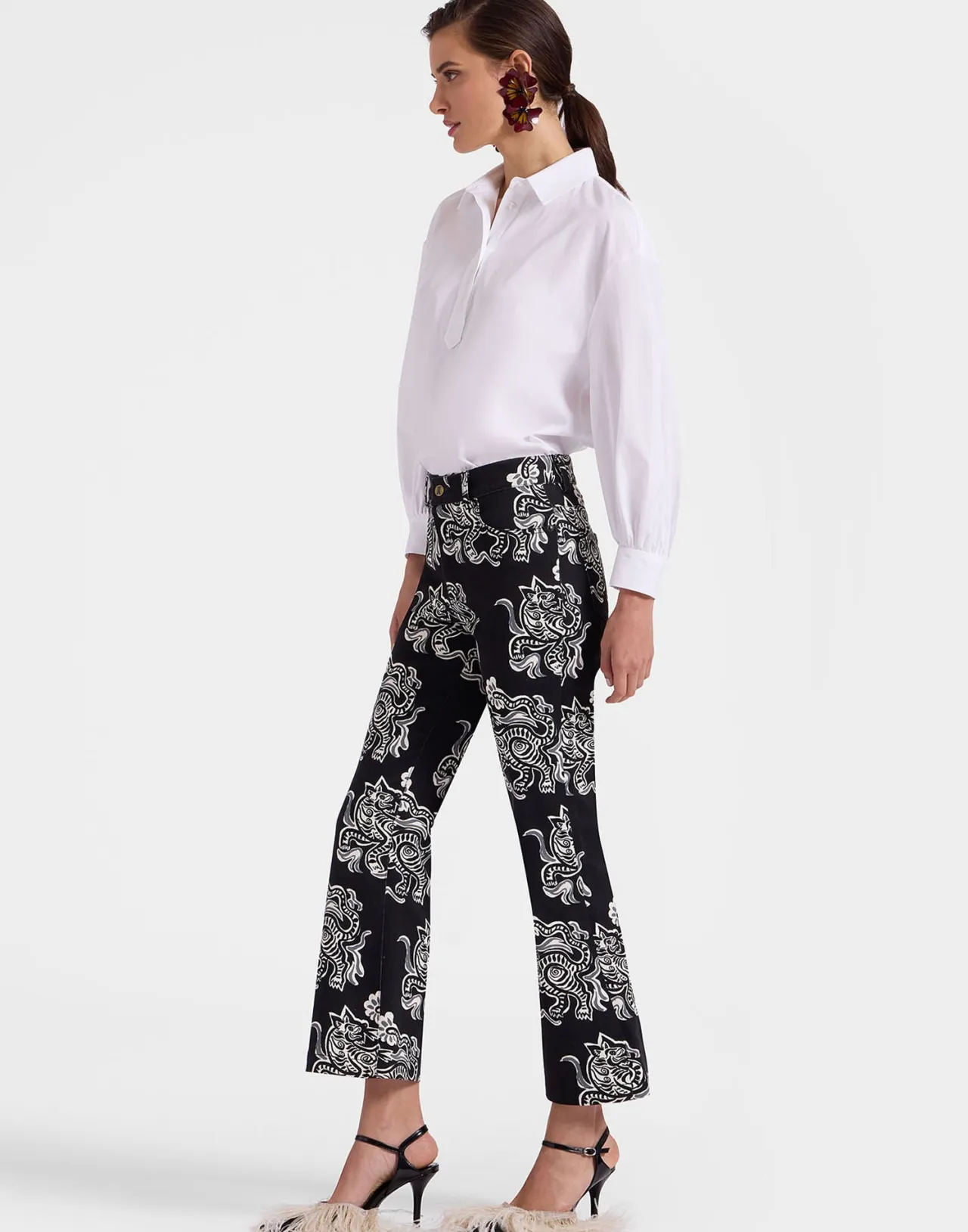 La DoubleJ Jeans Crop a Zampa di Elefante - Stampa Tigre Selvaggia in Nero e Bianco con Drill di Cotone, Offerta Imperdibile