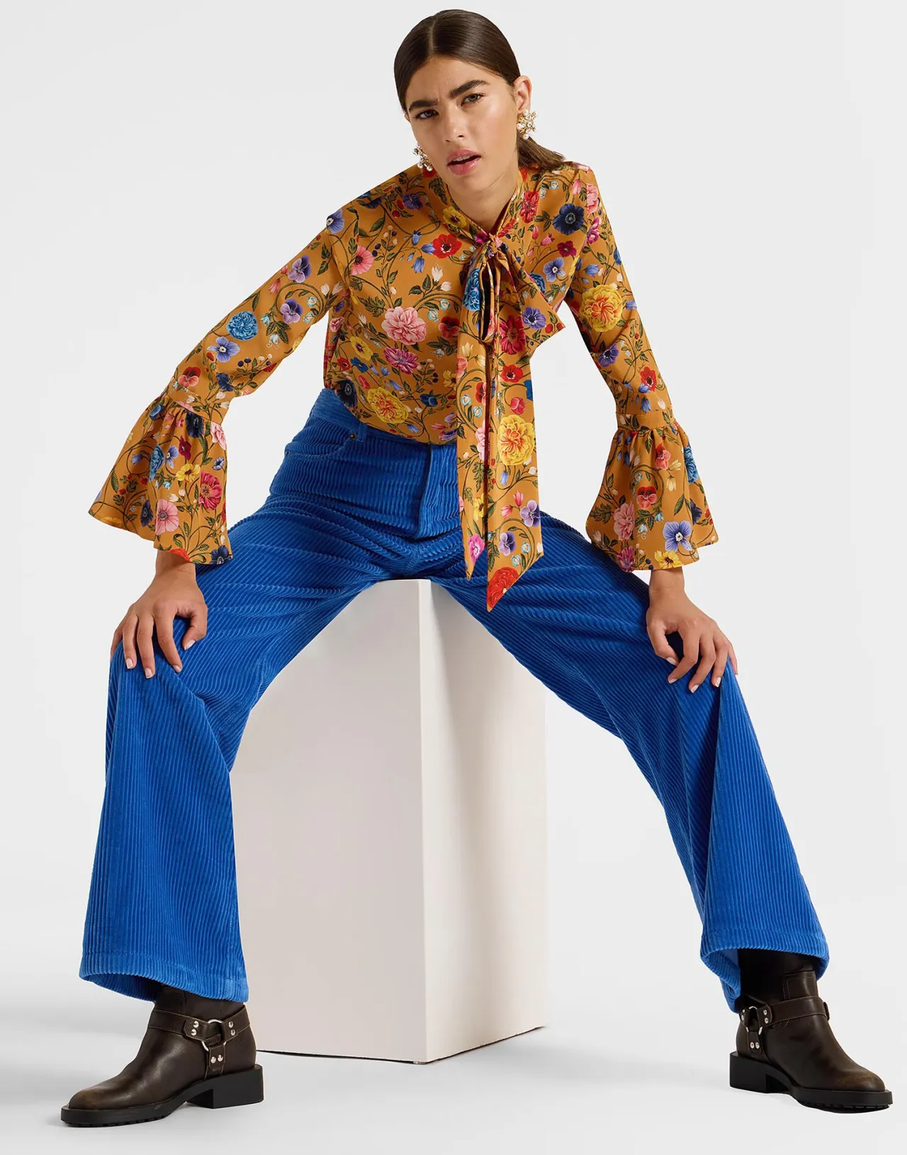 Pantaloni a Zampa Eleganti La DoubleJ - Velluto Corduroy Celeste Con Sconti Stagionali