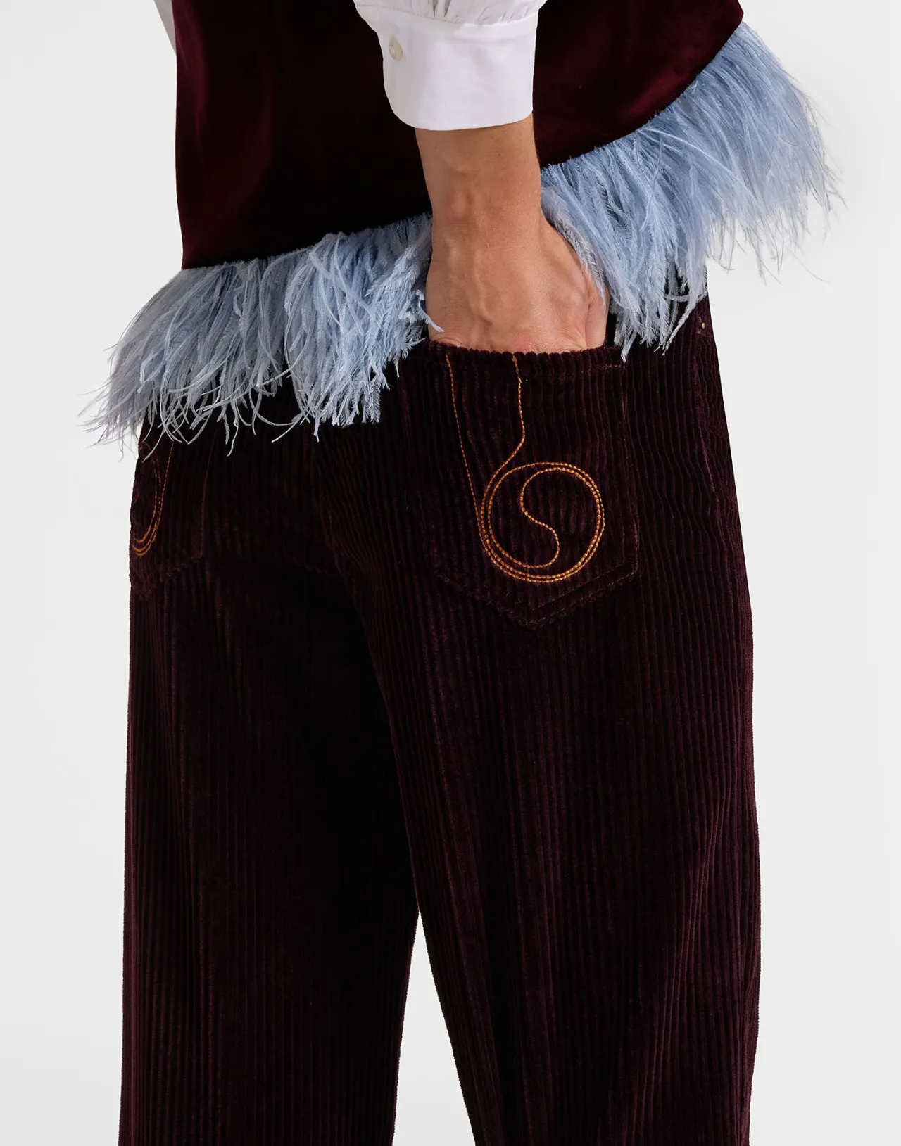 Pantaloni a Zampa con Design Avvolgente DoubleJ di La Maison - Tinta Unica Viola Intenso in Velluto a Coste per Look Autunno/Inverno