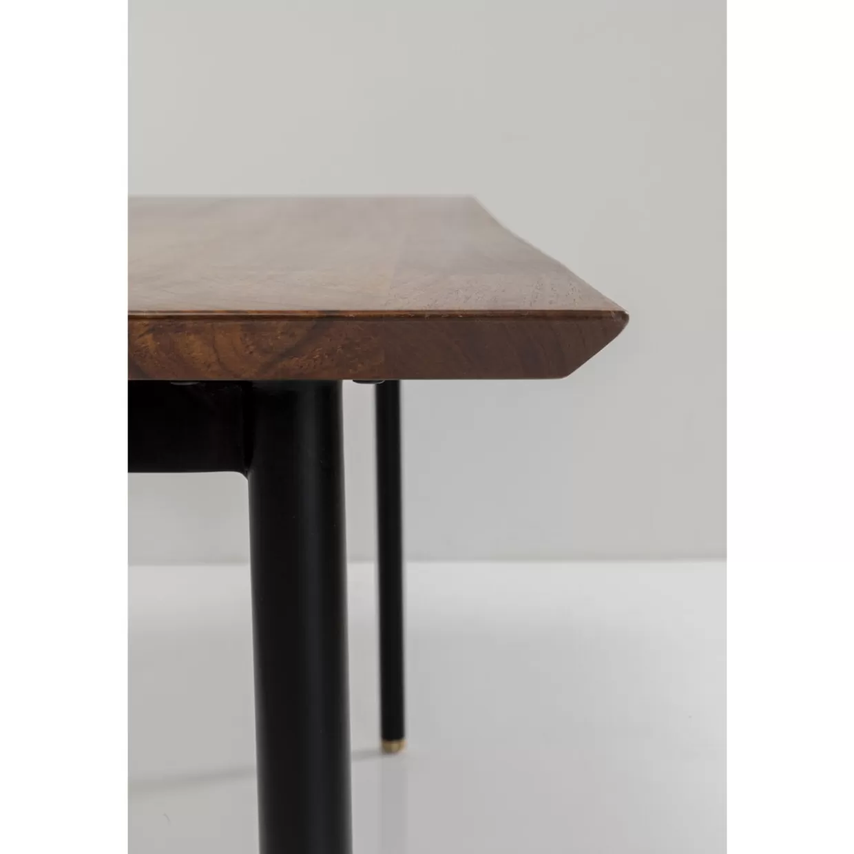 Tavolo design moderno Ravello - Formato 160x80 cm, arredamento contemporaneo KARE

Questa versione mantiene le informazioni chiave riorganizzandole in modo più naturale in italiano, utilizza termini come 