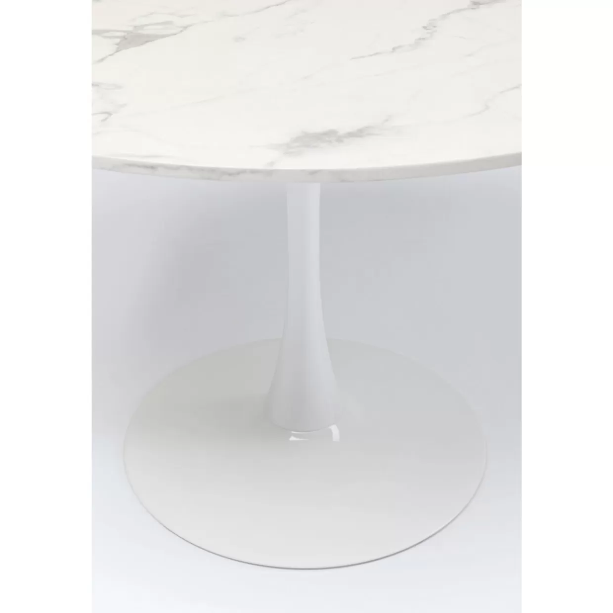 Tavolo design elegante Schickeria con finitura effetto marmo bianco, diametro 80 cm - KARE Collection