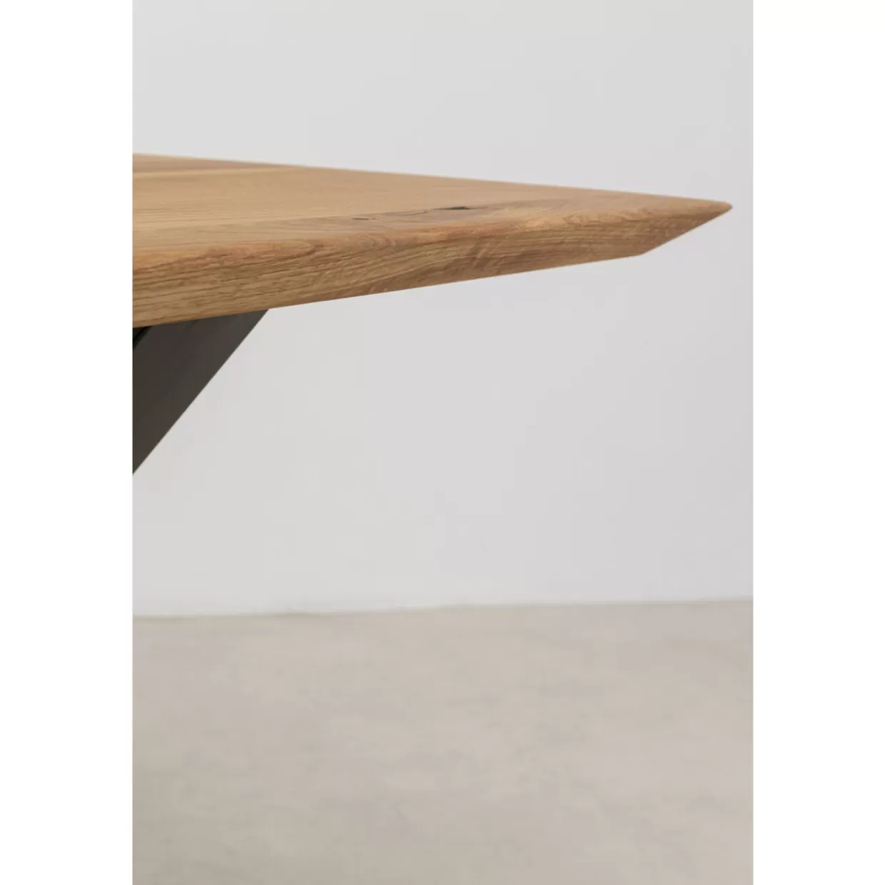 Tavolo Elegante Symphony in Quercia con Design Incrociato Nero - KARE Design, 180x90 cm - Ideale per Soggiorno o Sala da Pranzo