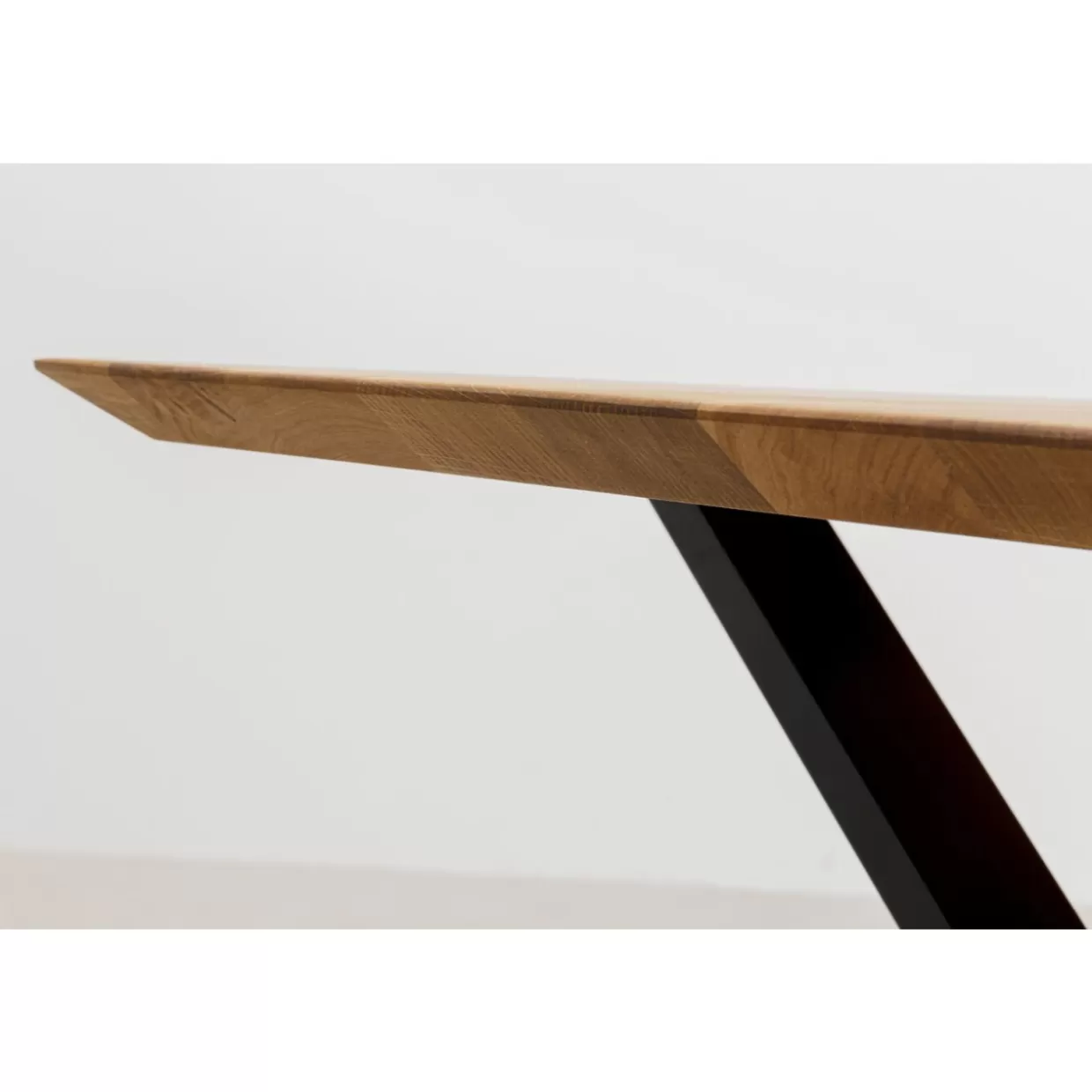 Tavolo Elegante Symphony in Quercia con Design Incrociato Nero - KARE Design, 180x90 cm - Ideale per Soggiorno o Sala da Pranzo