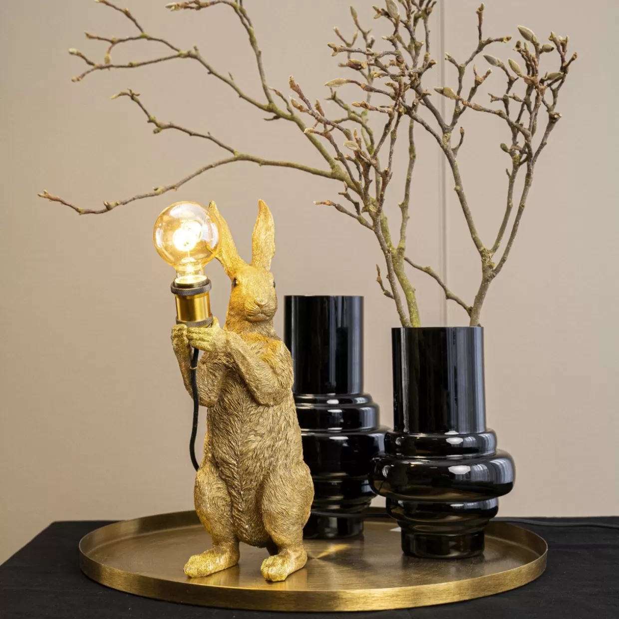 Lampada da tavolo con coniglietto elegante - Design unico KARE per ambienti moderni