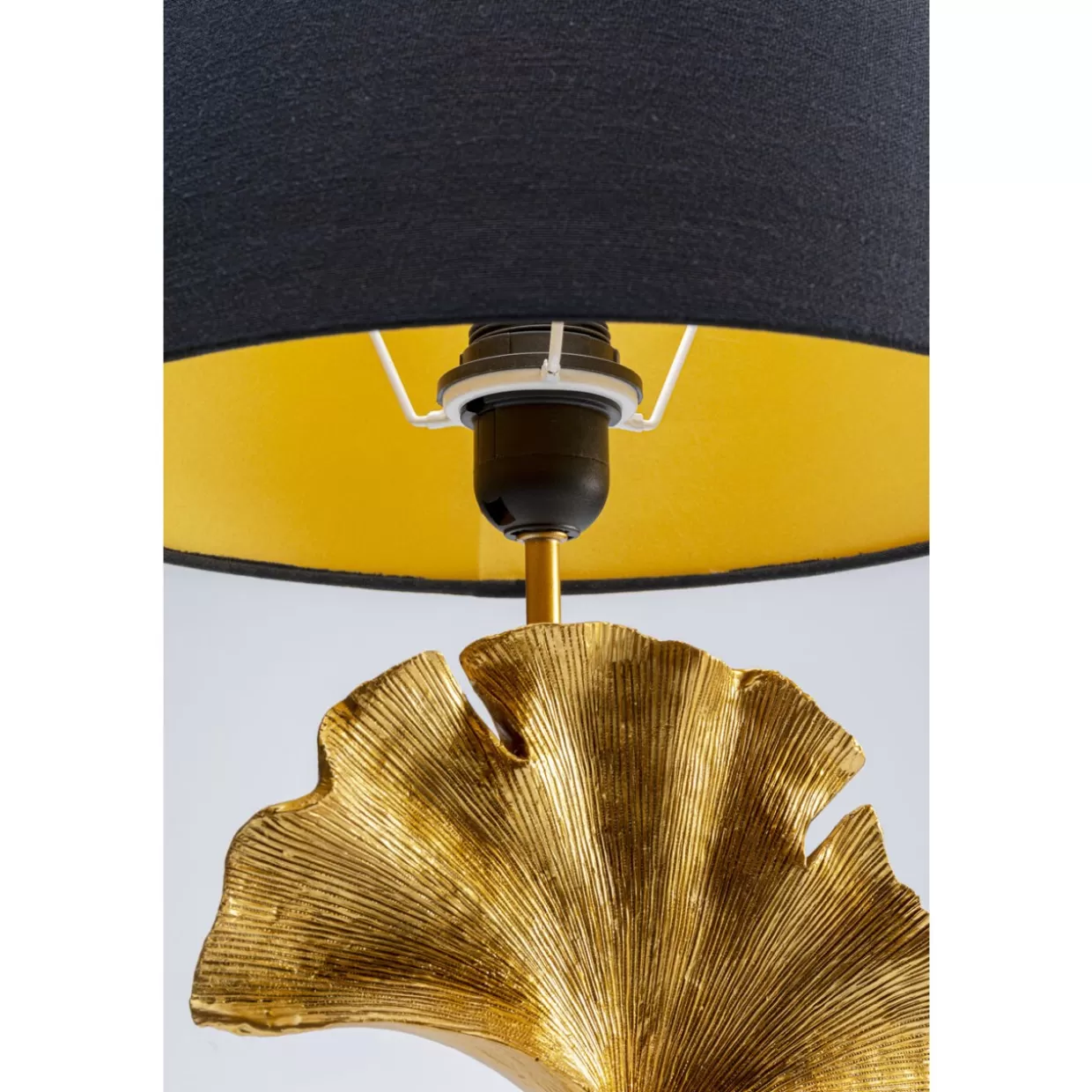 Lampada da Tavolo Foglia Dorata KARE - Illuminazione Elegante per Ambienti Moderni