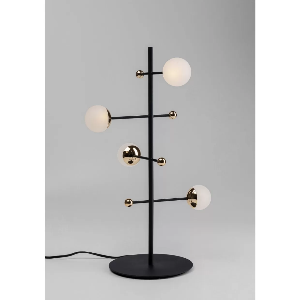 Lampada da tavolo Trapez 52 - Design geometrico moderno per arredamento contemporaneo | Illuminazione d'autore KARE 

(：