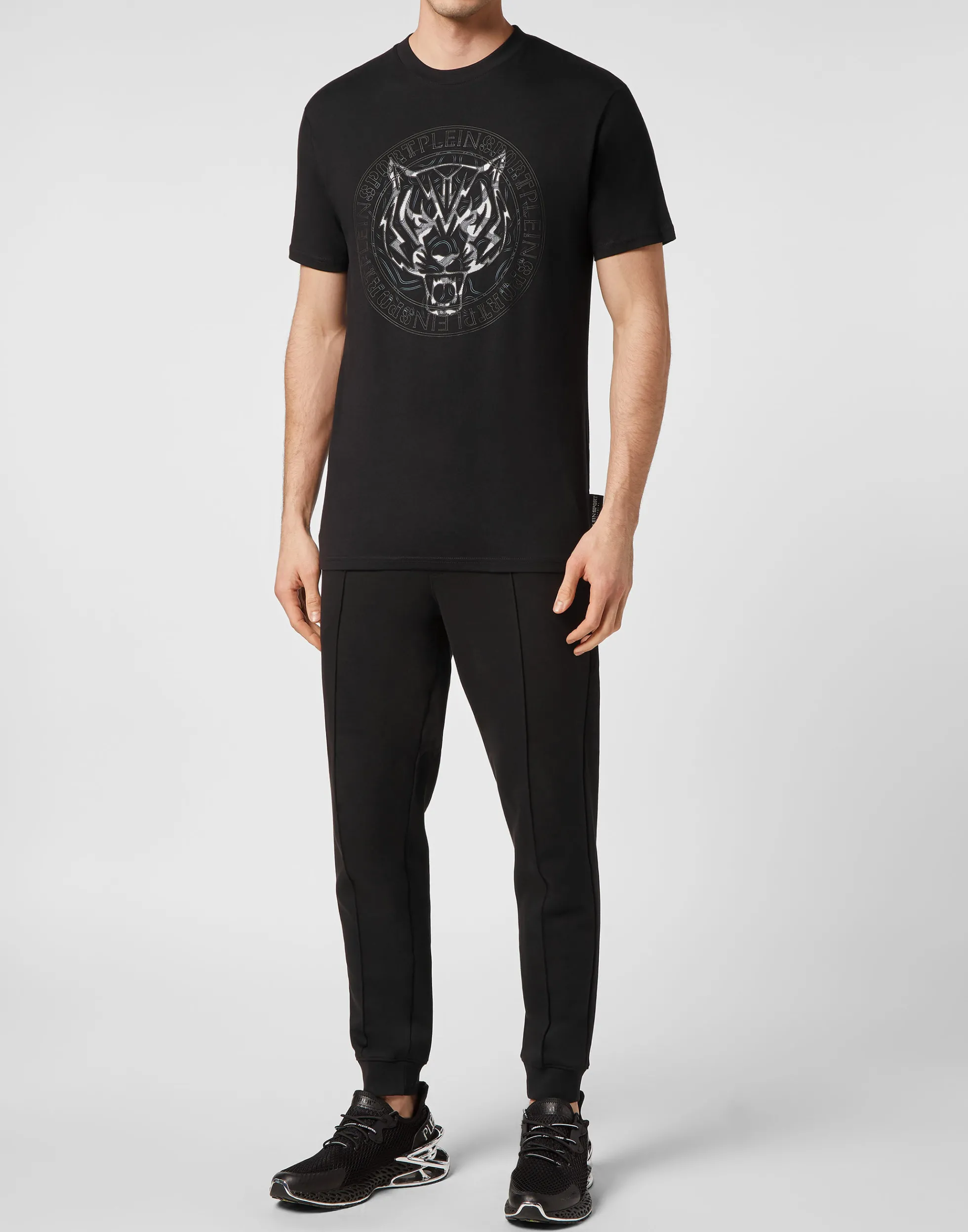 Maglietta Sportiva Uomo Plein Sport con Stampa Tigre, Scollo Tondo e Maniche Corte  

Maglietta Casual Uomo Plein Sport Design Tigre, Scollo Rotondo e Maniche Corte  

Maglietta Uomo Sportiva Plein Sport Stampa Tiger Grafica, Scollo Tondo e Taglio Manica Corta  

Maglietta Sport Plein Sport Uomo con Stampa Tigre, Scollo Rotondo e Maniche Corte  

Maglietta Uomo Plein Sport Stampa Tigre Moderna, Scollo Tondo e Design Manica Corta Sportivo