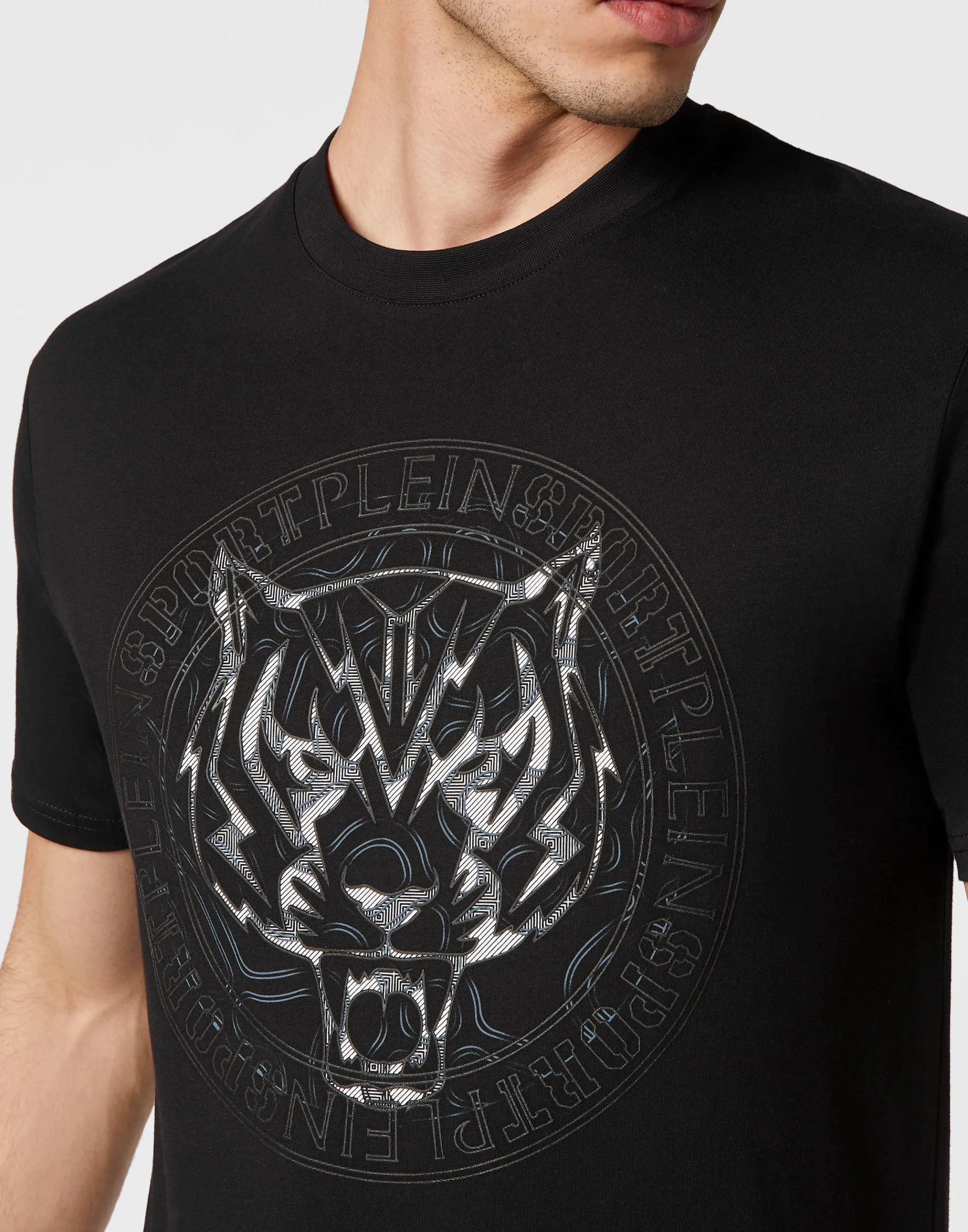 Maglietta Sportiva Uomo Plein Sport con Stampa Tigre, Scollo Tondo e Maniche Corte  

Maglietta Casual Uomo Plein Sport Design Tigre, Scollo Rotondo e Maniche Corte  

Maglietta Uomo Sportiva Plein Sport Stampa Tiger Grafica, Scollo Tondo e Taglio Manica Corta  

Maglietta Sport Plein Sport Uomo con Stampa Tigre, Scollo Rotondo e Maniche Corte  

Maglietta Uomo Plein Sport Stampa Tigre Moderna, Scollo Tondo e Design Manica Corta Sportivo