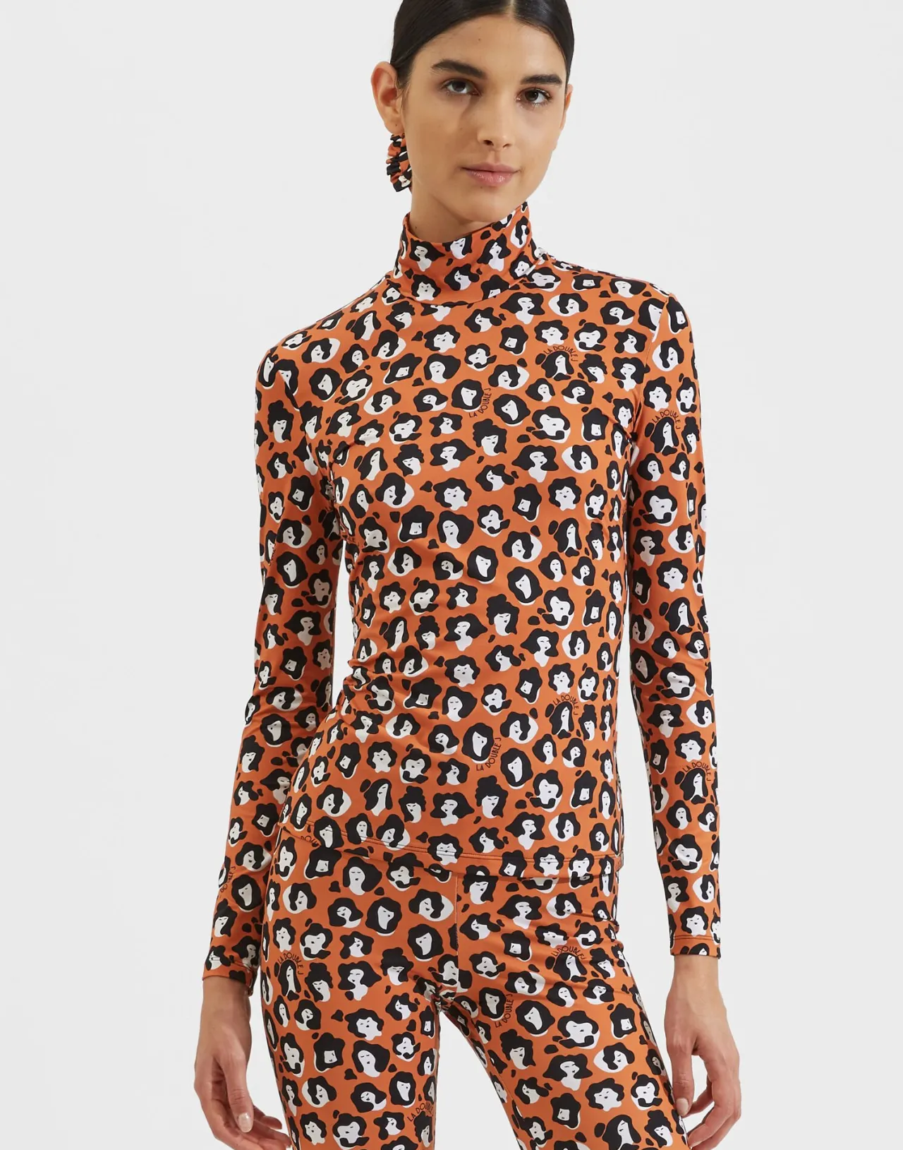 Elegante Maglia Collo Alto Leopardo - Jersey Slim di Lusso by La DoubleJ Lady