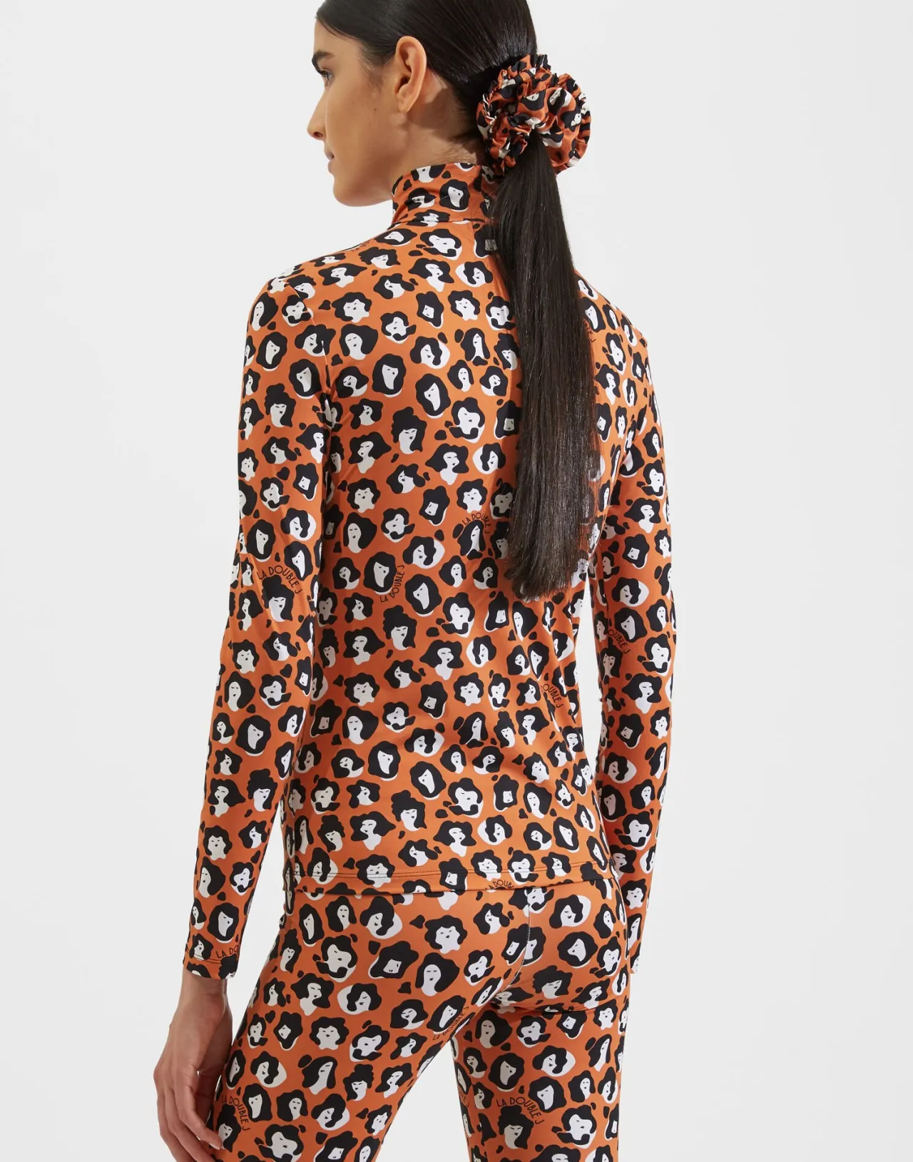 Elegante Maglia Collo Alto Leopardo - Jersey Slim di Lusso by La DoubleJ Lady