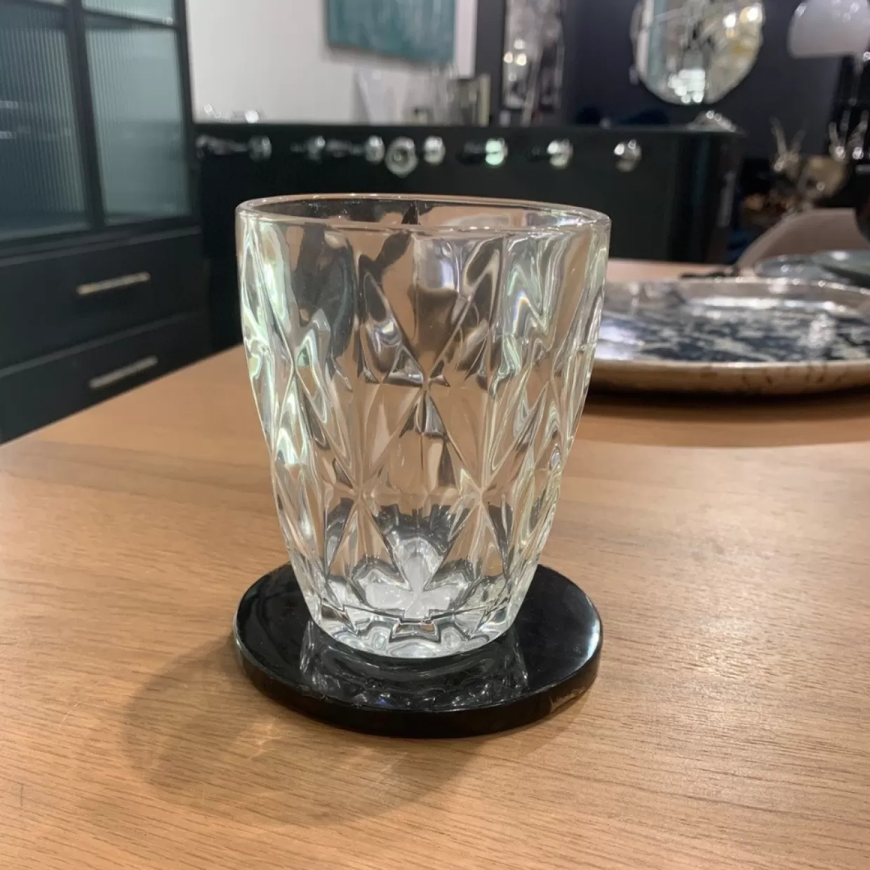 KARE Design - Set Stoviglie e Accessori Tavola con Sottobicchieri in Legno Pietrificato Naturale