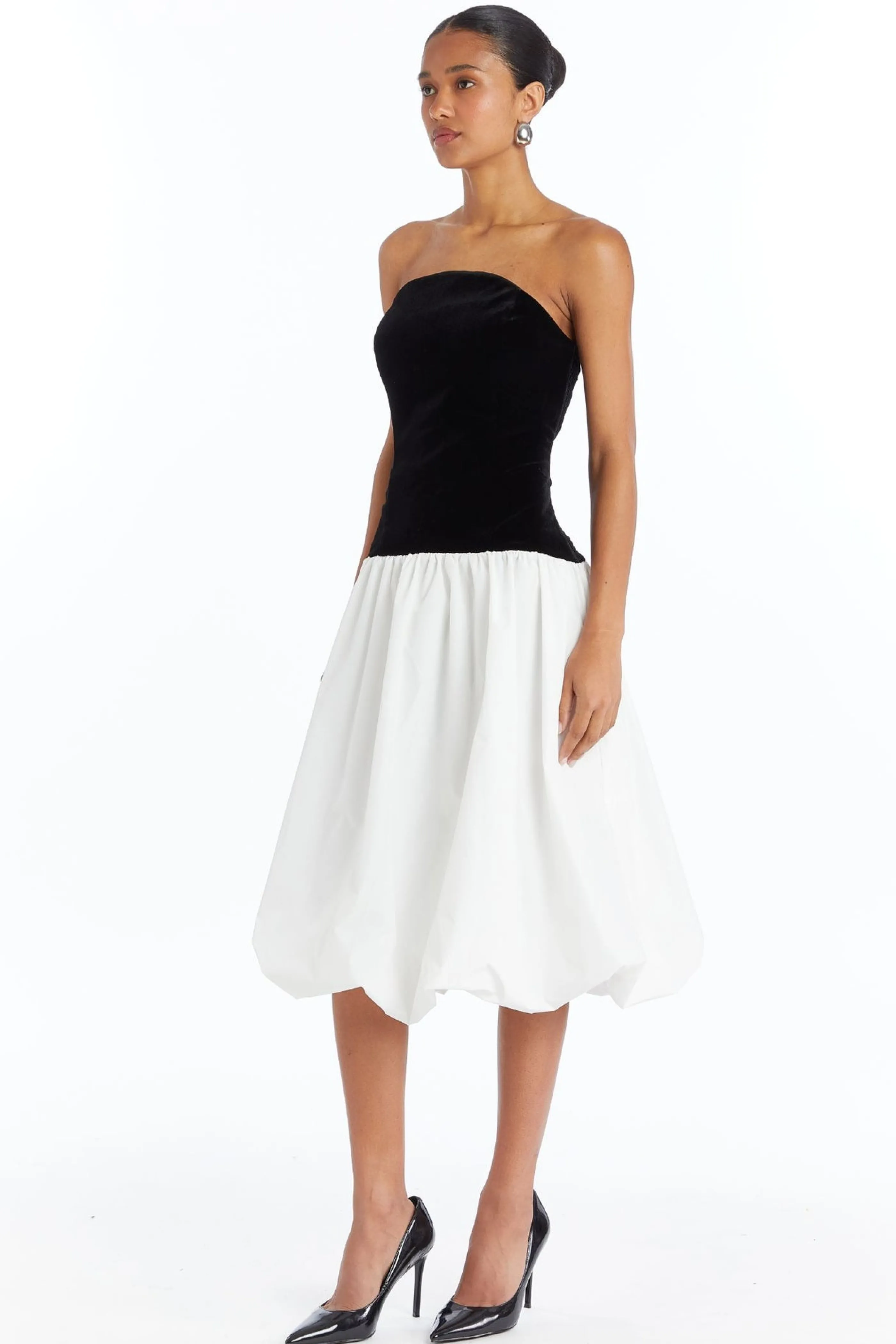 Amanda Uprichard Abito a Bolle Elegante - Vestito da Sera in Tulle con Scollo a Cuore Collezione Valencia