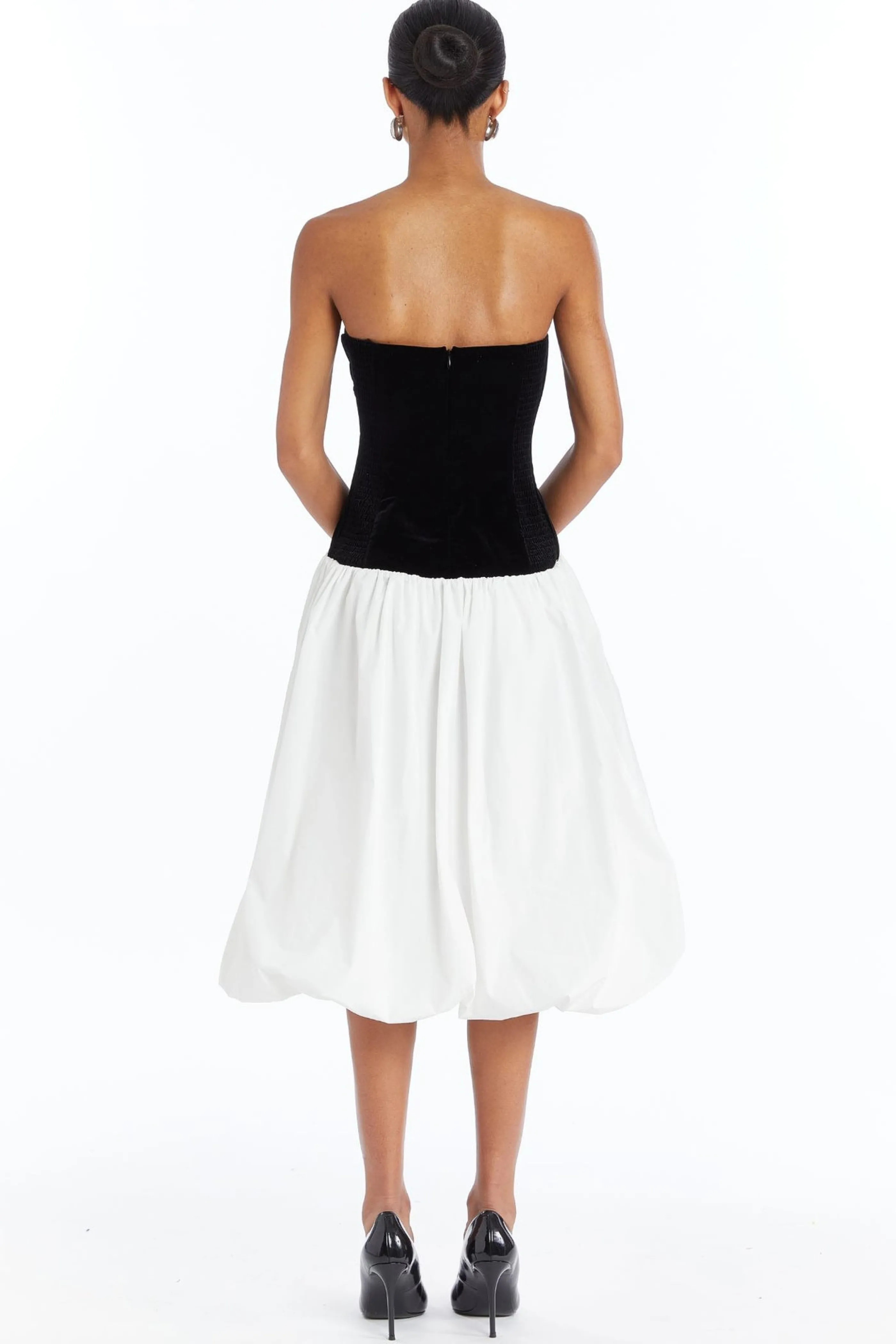 Amanda Uprichard Abito a Bolle Elegante - Vestito da Sera in Tulle con Scollo a Cuore Collezione Valencia