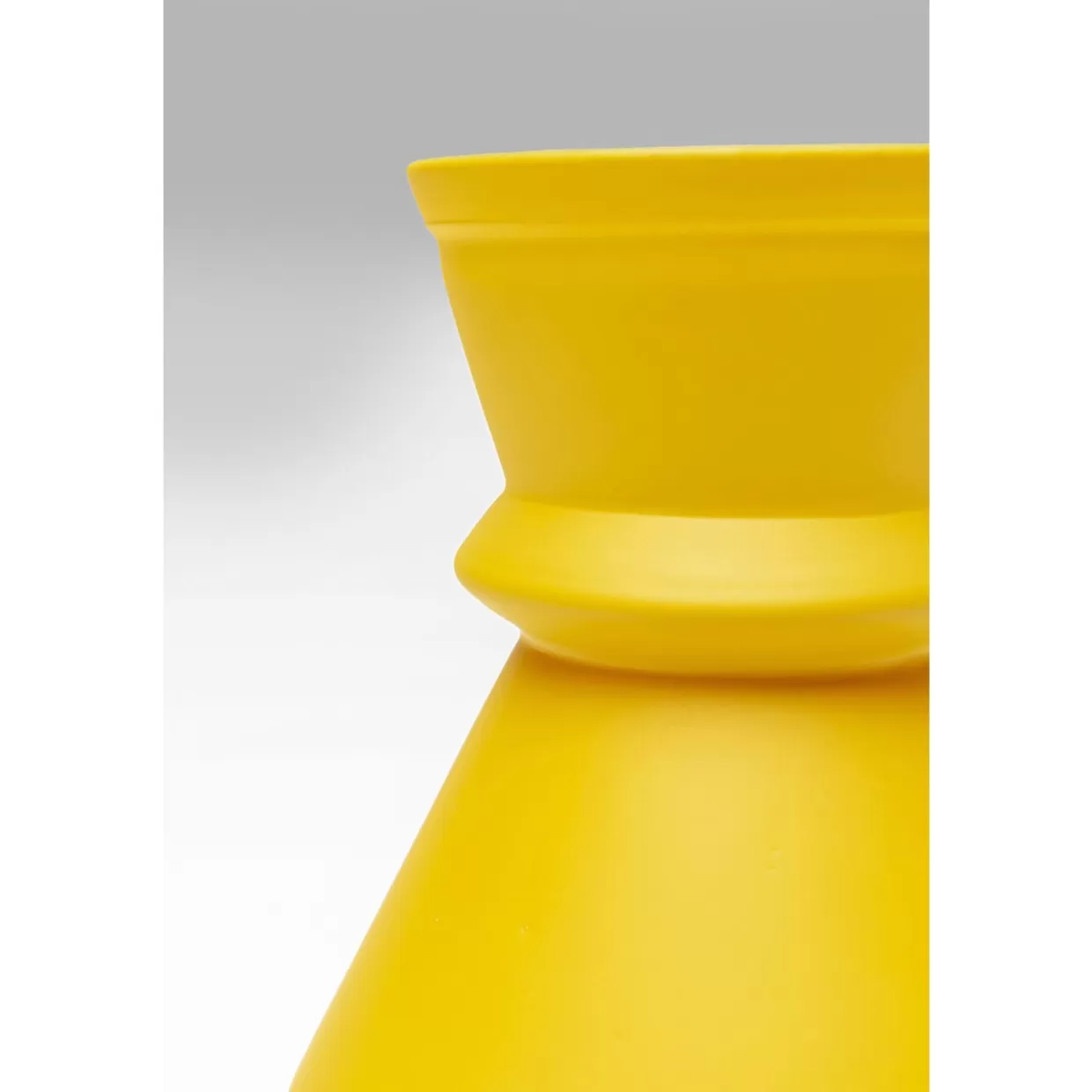 Vaso decorativo moderno Gina Gelb in vetro soffiato - Design elegante per interni con base stabile, altezza 25 cm - Collezione esclusiva KARE