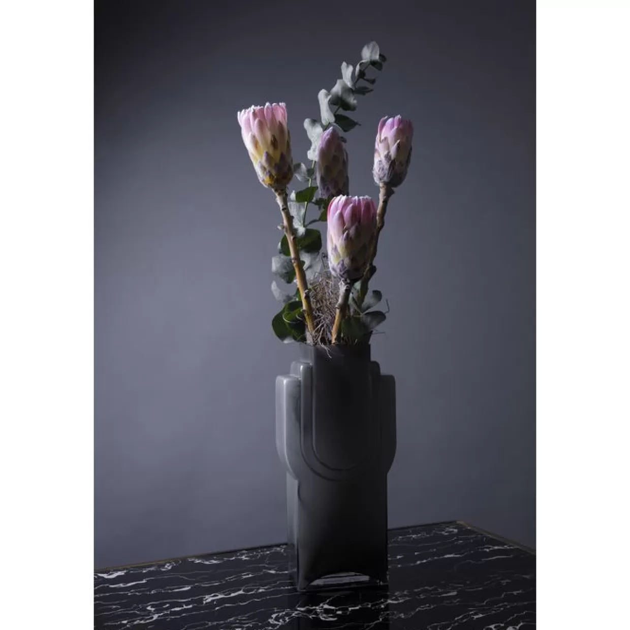 Vaso decorativo moderno in cemento grigio | KARE Design collezione Las Vegas per interni