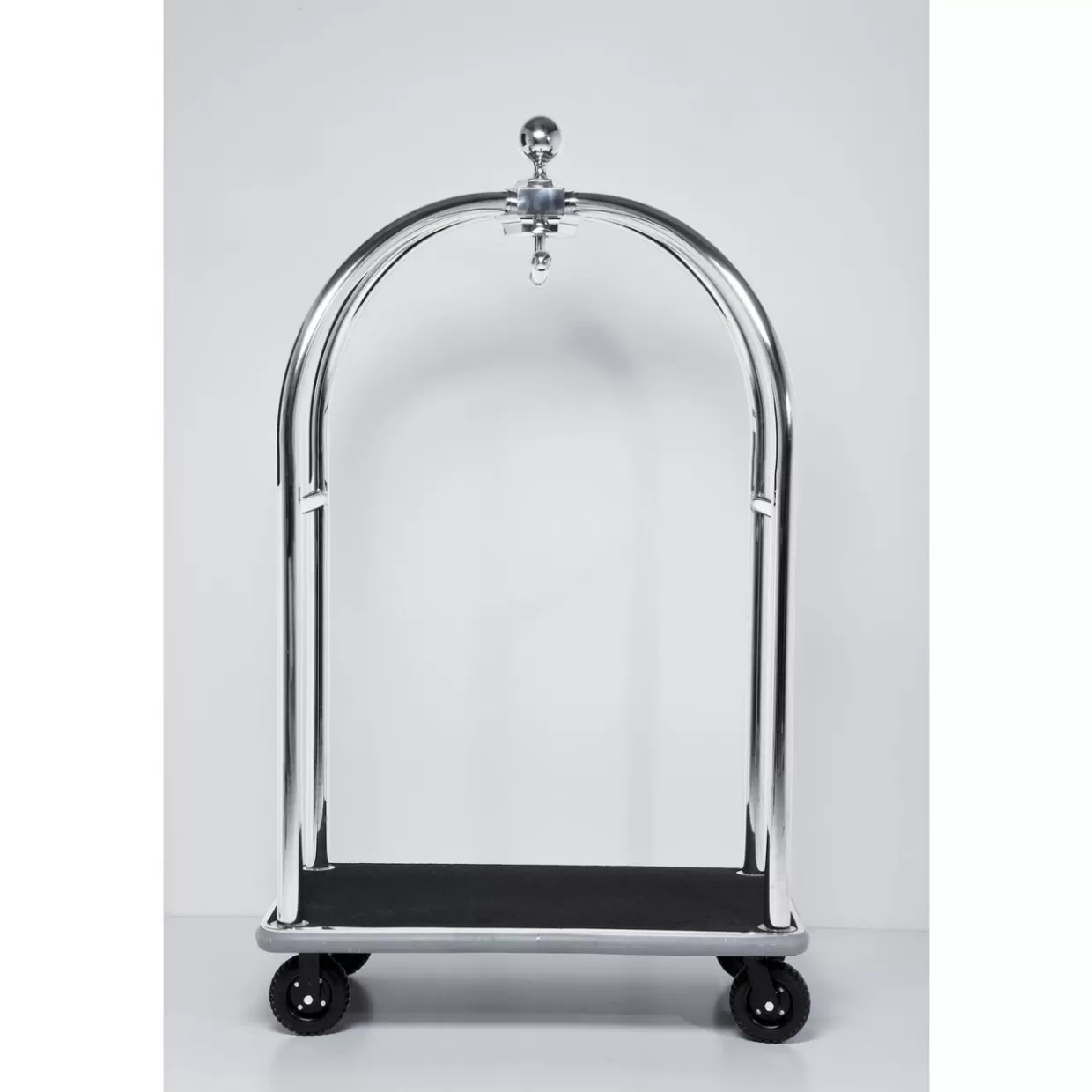 Carrello Bagagli VIP in Tonalità Silver Vegas - Arredi Compatti e Accessori Esclusivi by KARE Design