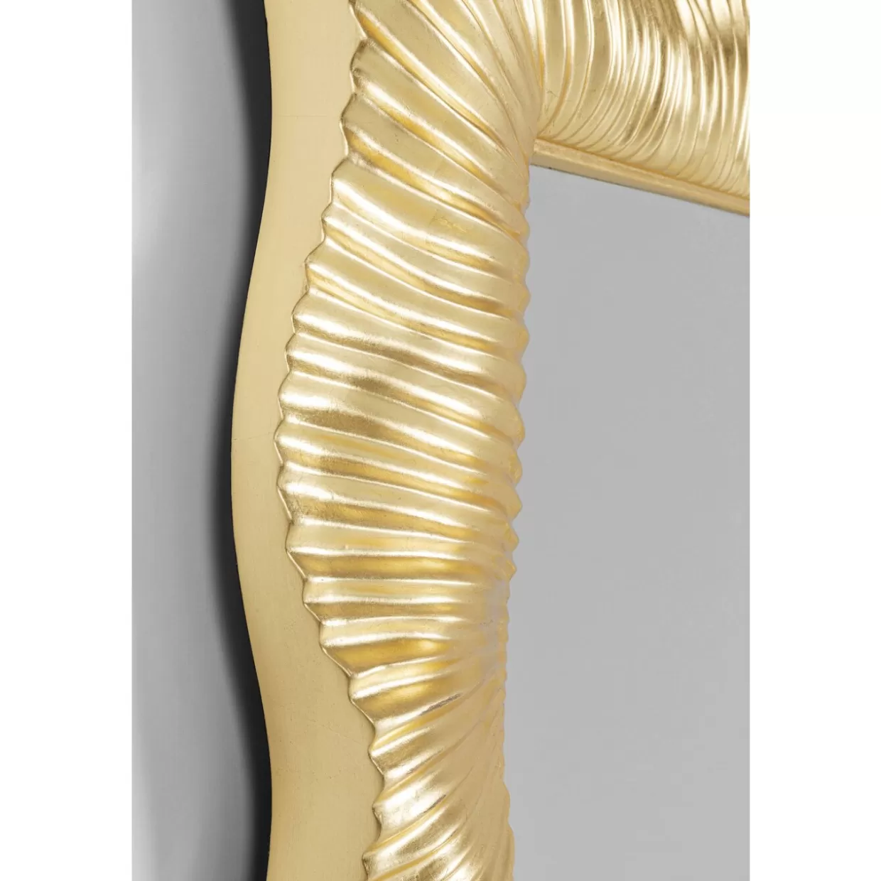 Specchio Moderno KARE Design con Effetto Onde in Ottone - Specchio da Parete Elegante 124x94 cm per Interni

(Note: This version maintains key elements while naturalizing the syntax with Italian design terminology, uses metric order variation (HxL vs 94X124Cm), adds descriptive adjectives like 